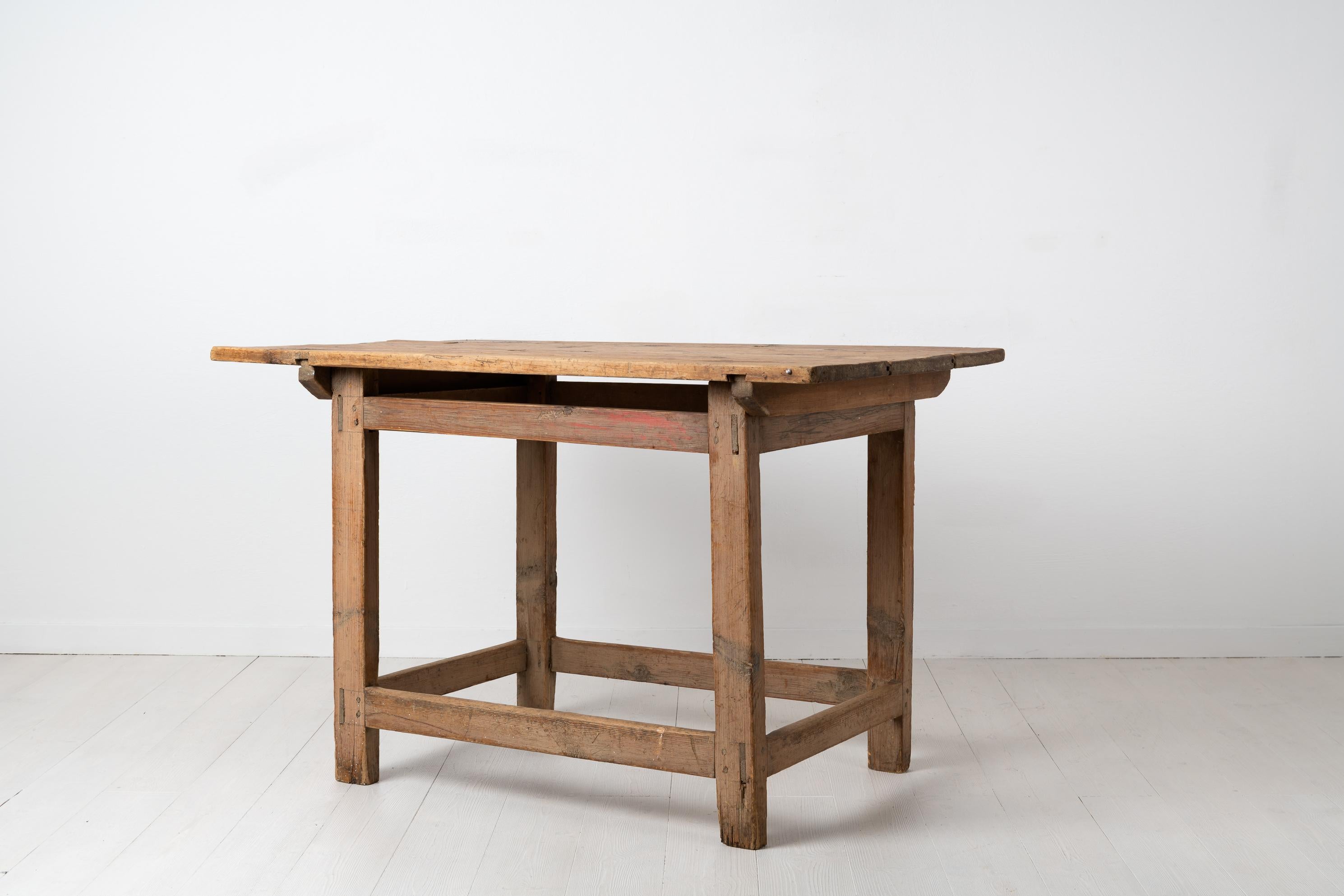 18th Century Rustic Swedish Country Work Table In Good Condition In Kramfors, SE