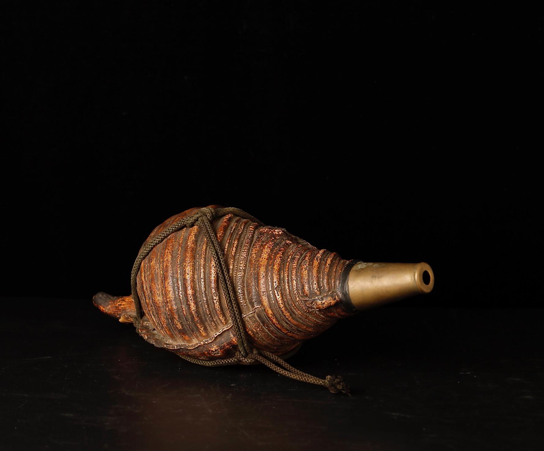 18th Century Samurai Signal Conch with Brass Mouthpiece For Sale 3