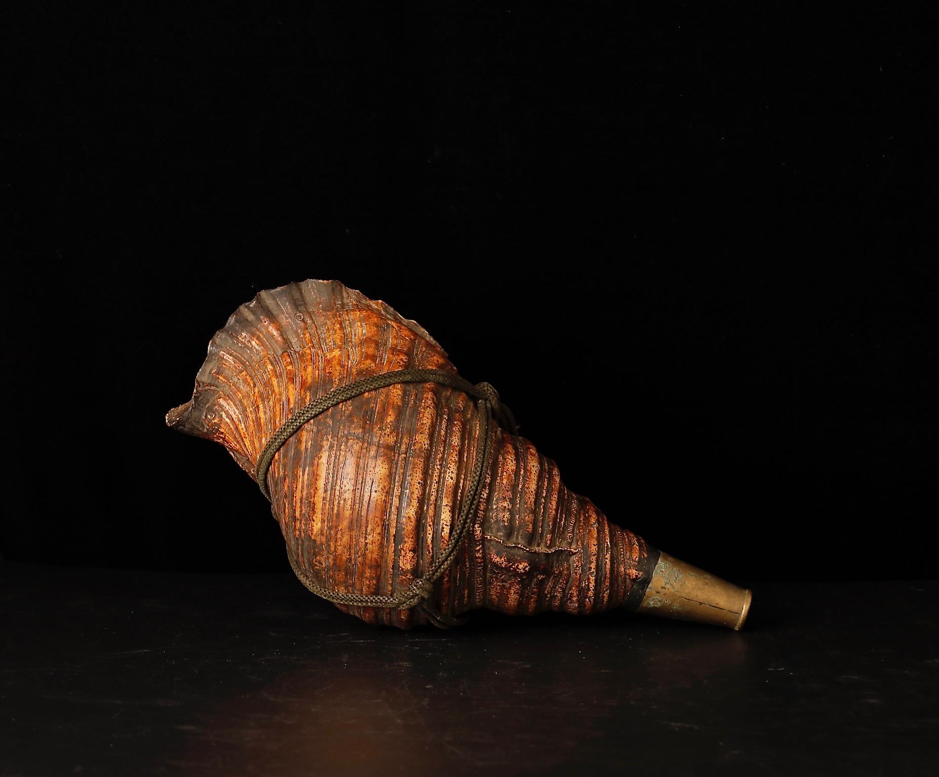 18th Century Samurai Signal Conch with Brass Mouthpiece For Sale 5
