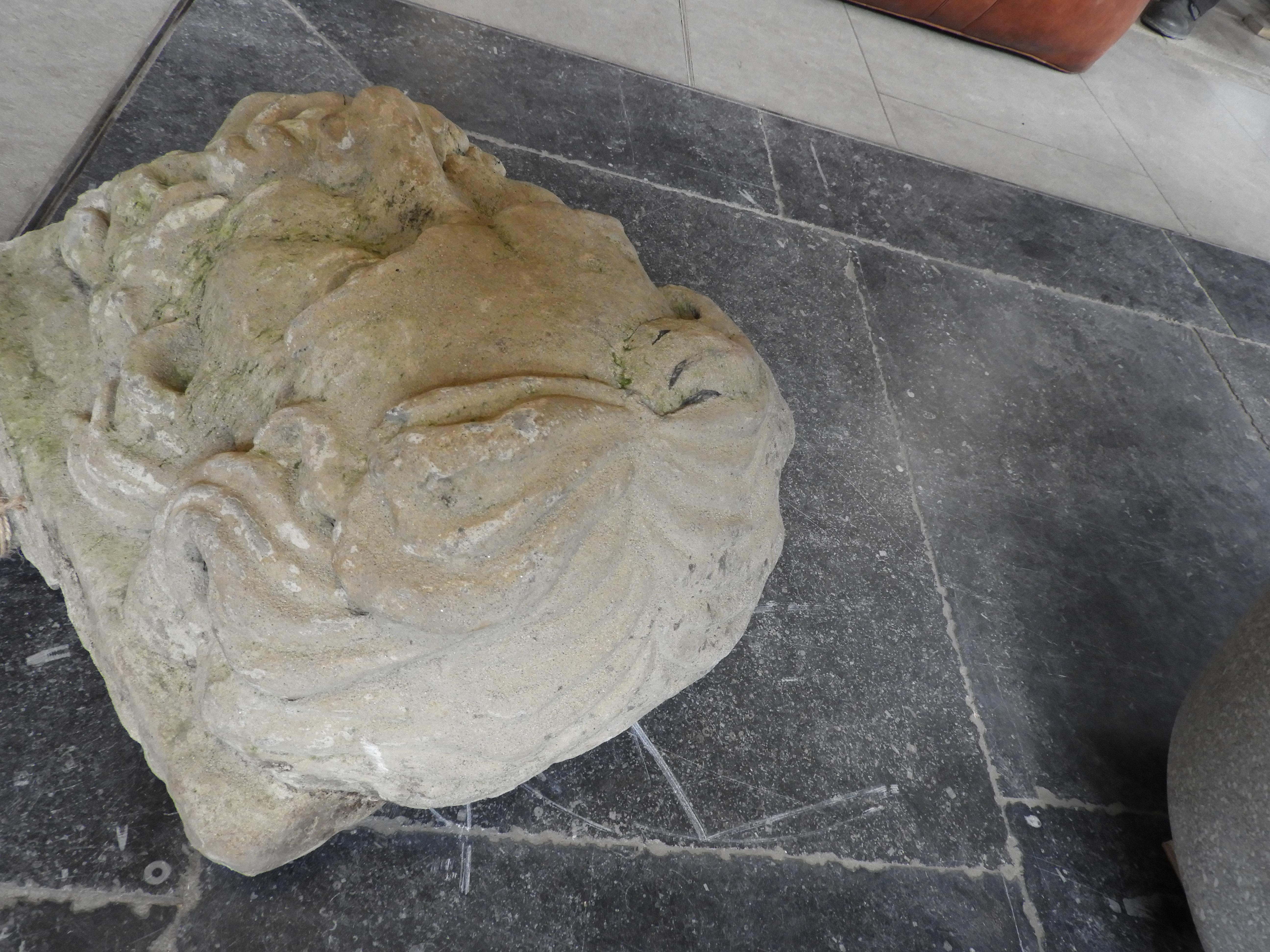 18th Century Sandstone Fountain Head In Good Condition For Sale In Zedelgem, BE