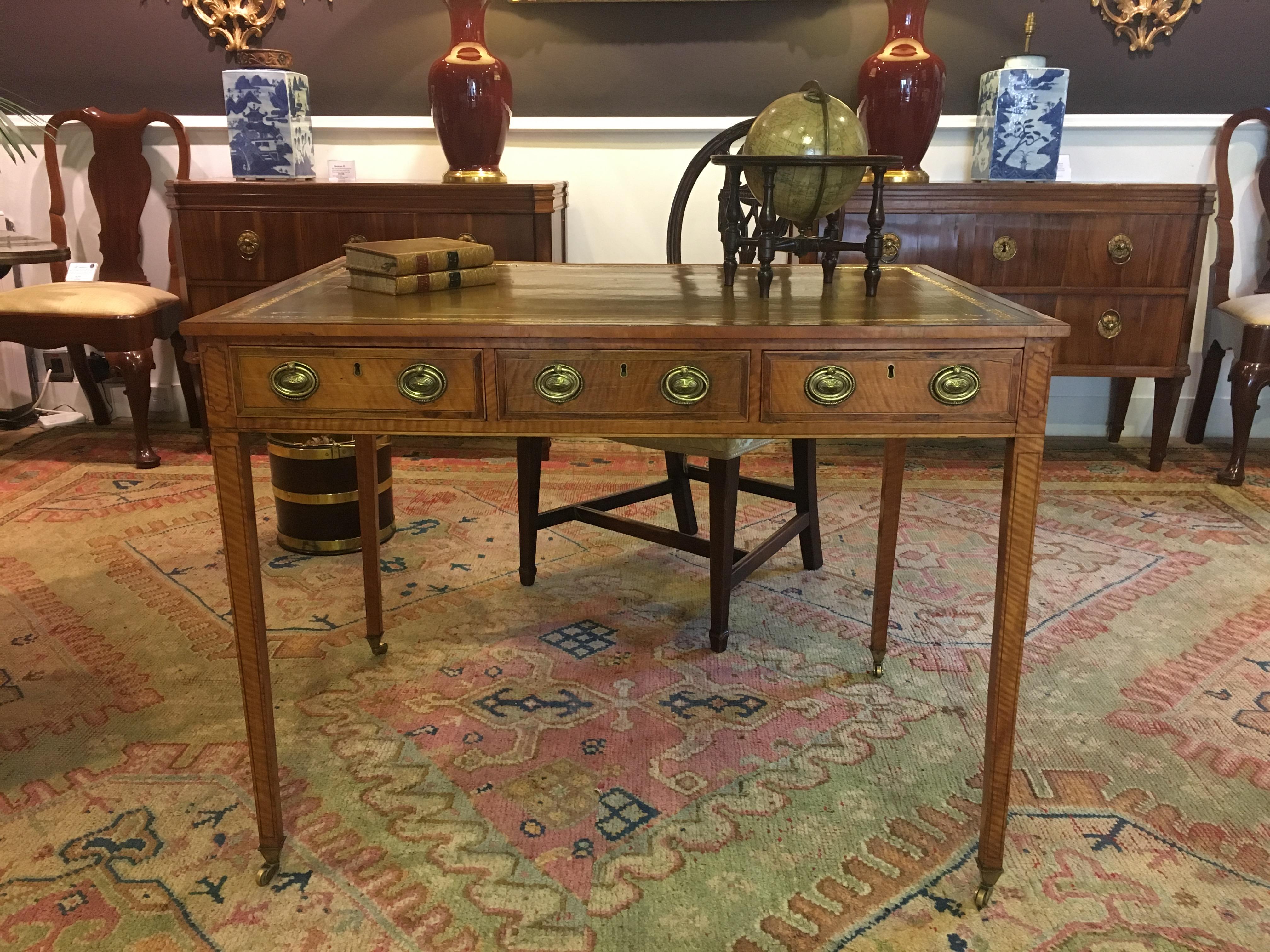 18th Century Satinwood Desk In Good Condition For Sale In Edenbridge, Kent