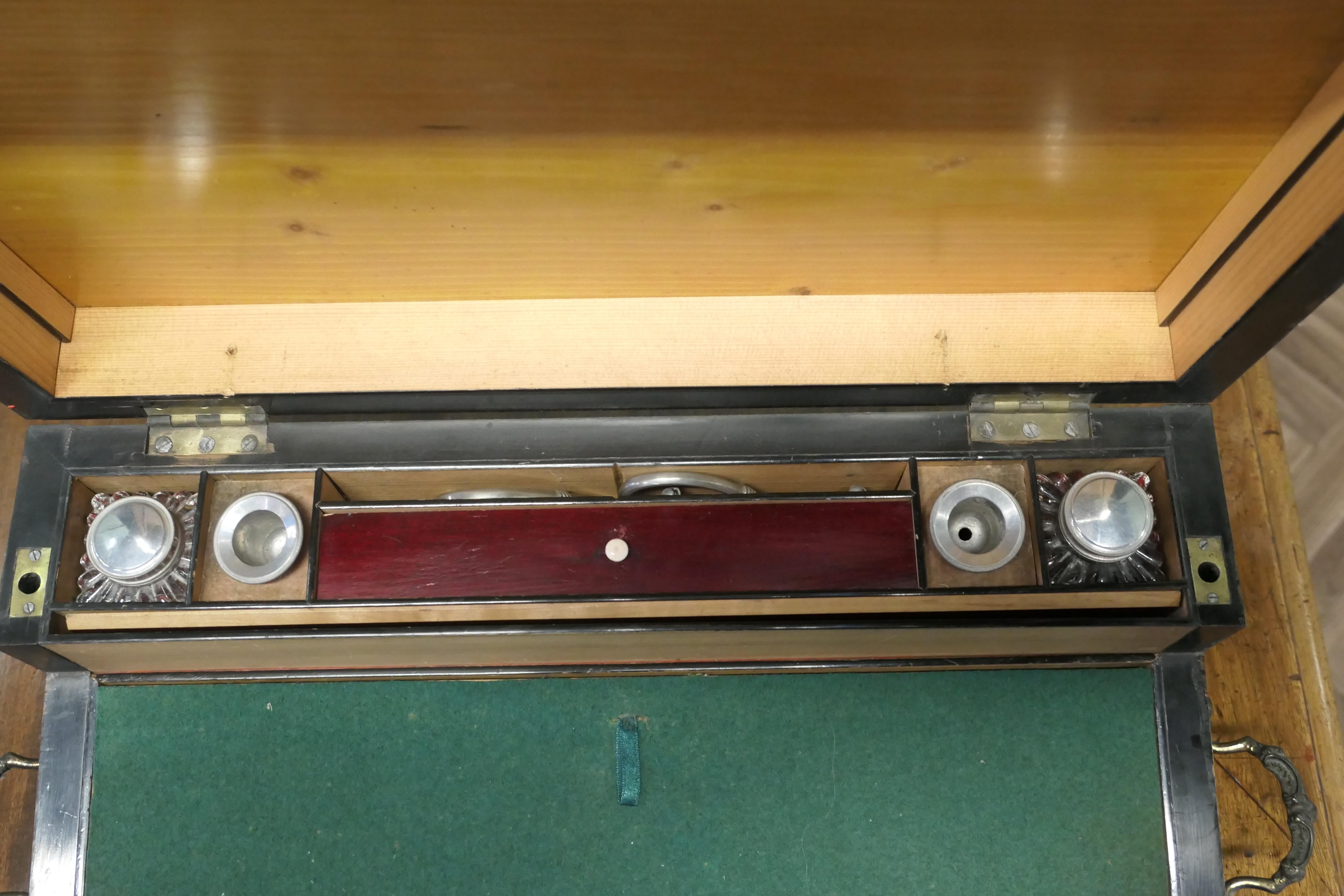 18th Century Satinwood Traveling Writing Slope or Lap Desk In Good Condition For Sale In Godshill, Isle of Wight