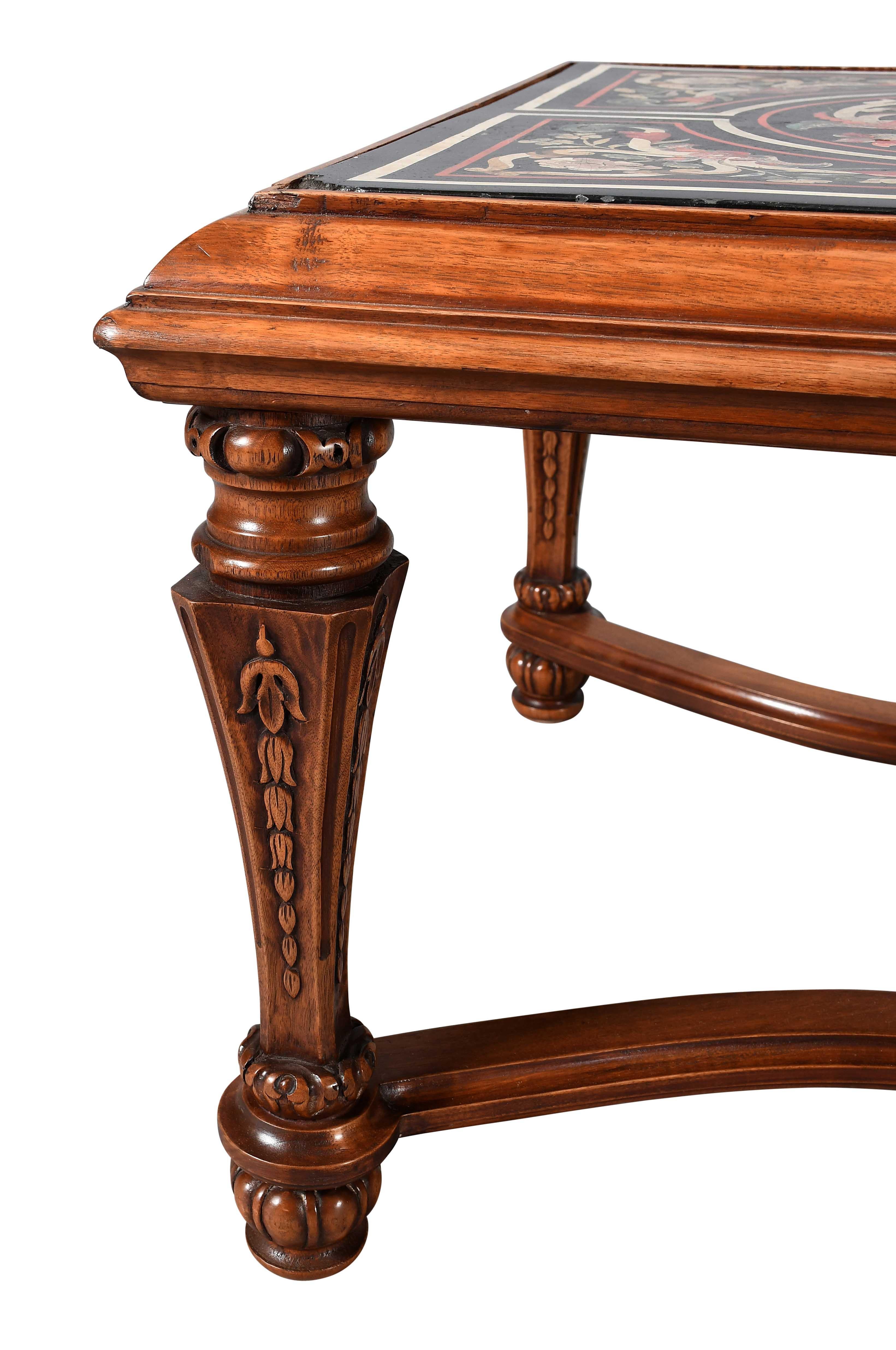 Plateau de Scagliola du 18ème siècle sur base de table basse moderne en vente 7