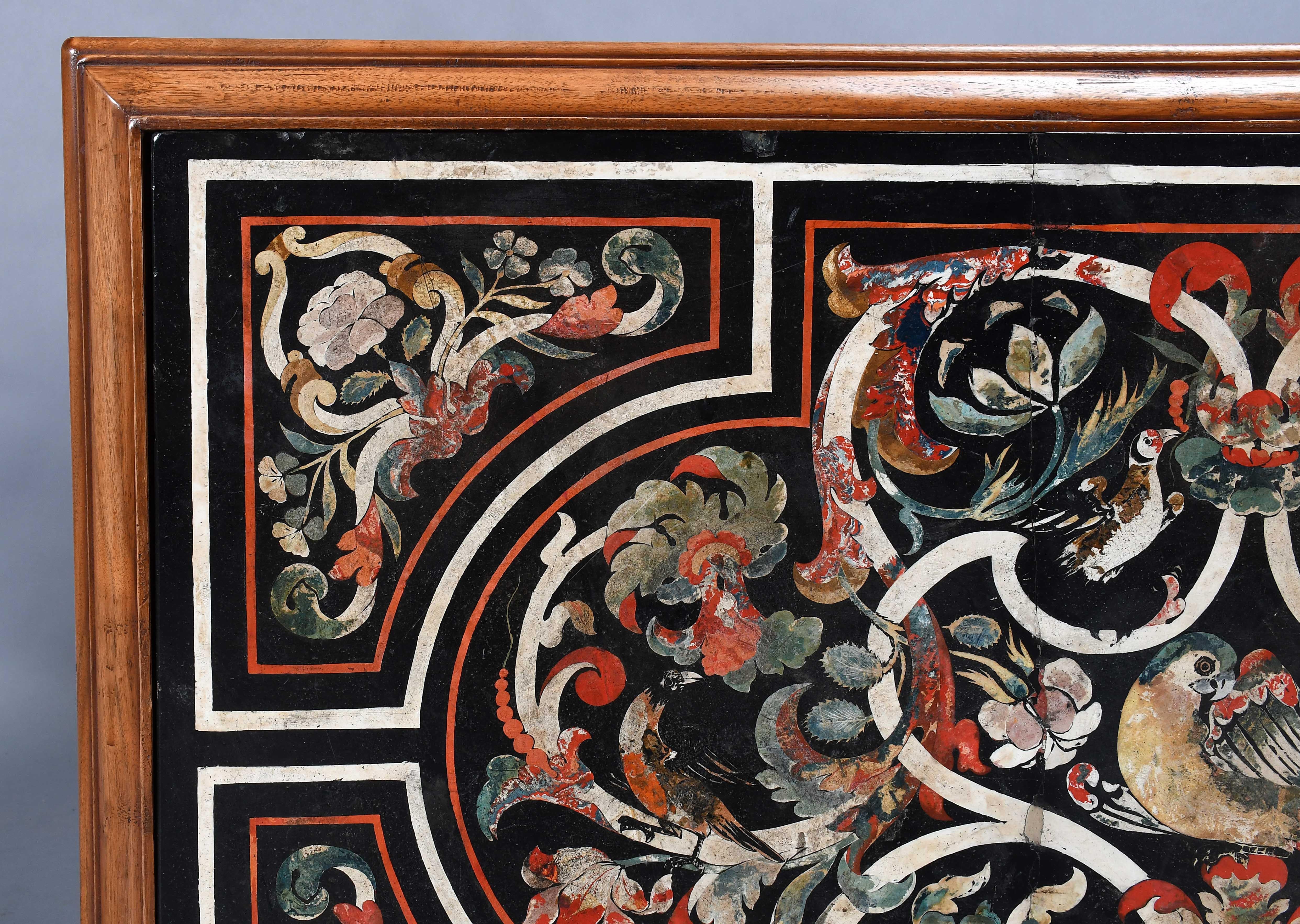 XVIIIe siècle et antérieur Plateau de Scagliola du 18ème siècle sur base de table basse moderne en vente