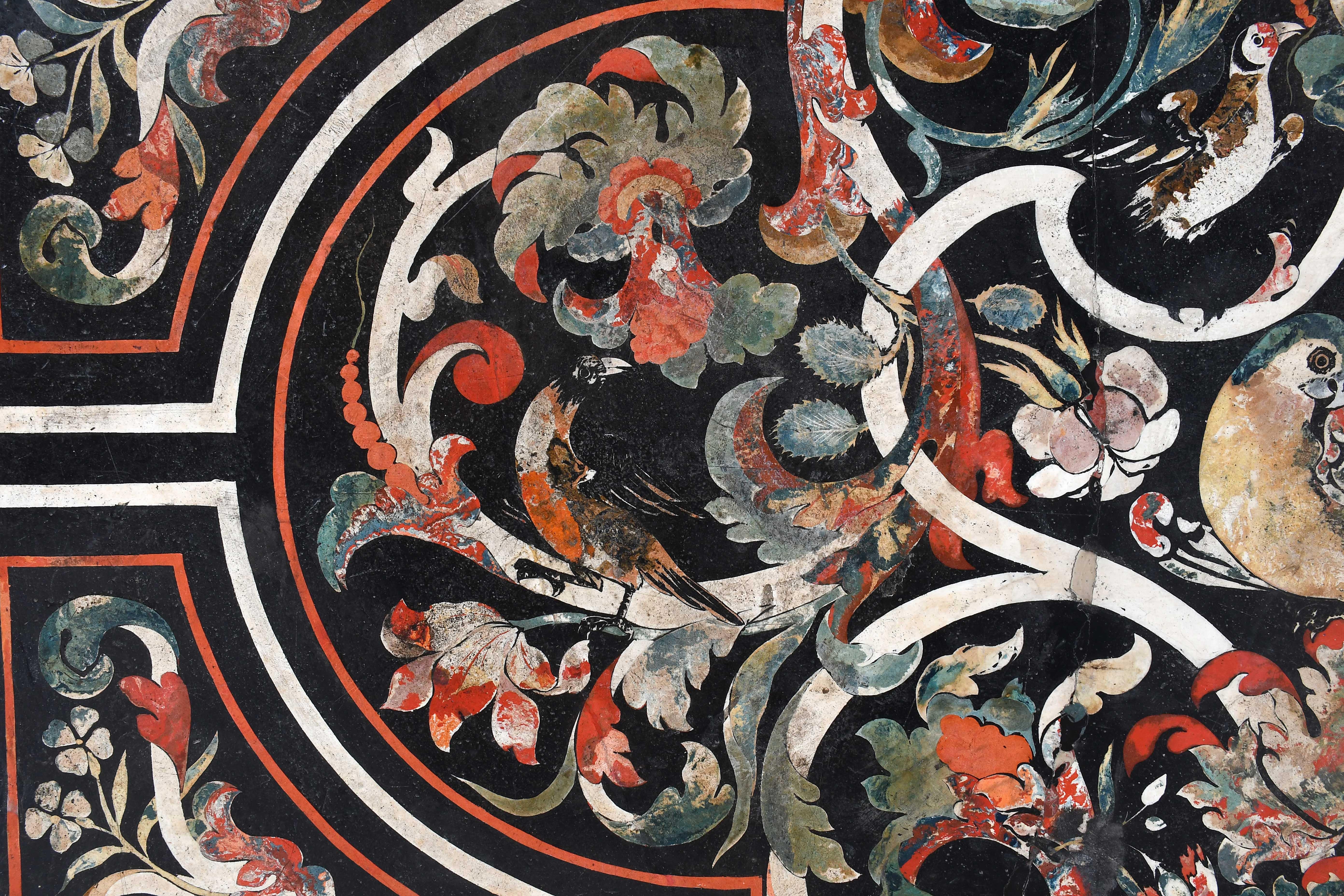 Plateau de Scagliola du 18ème siècle sur base de table basse moderne en vente 2