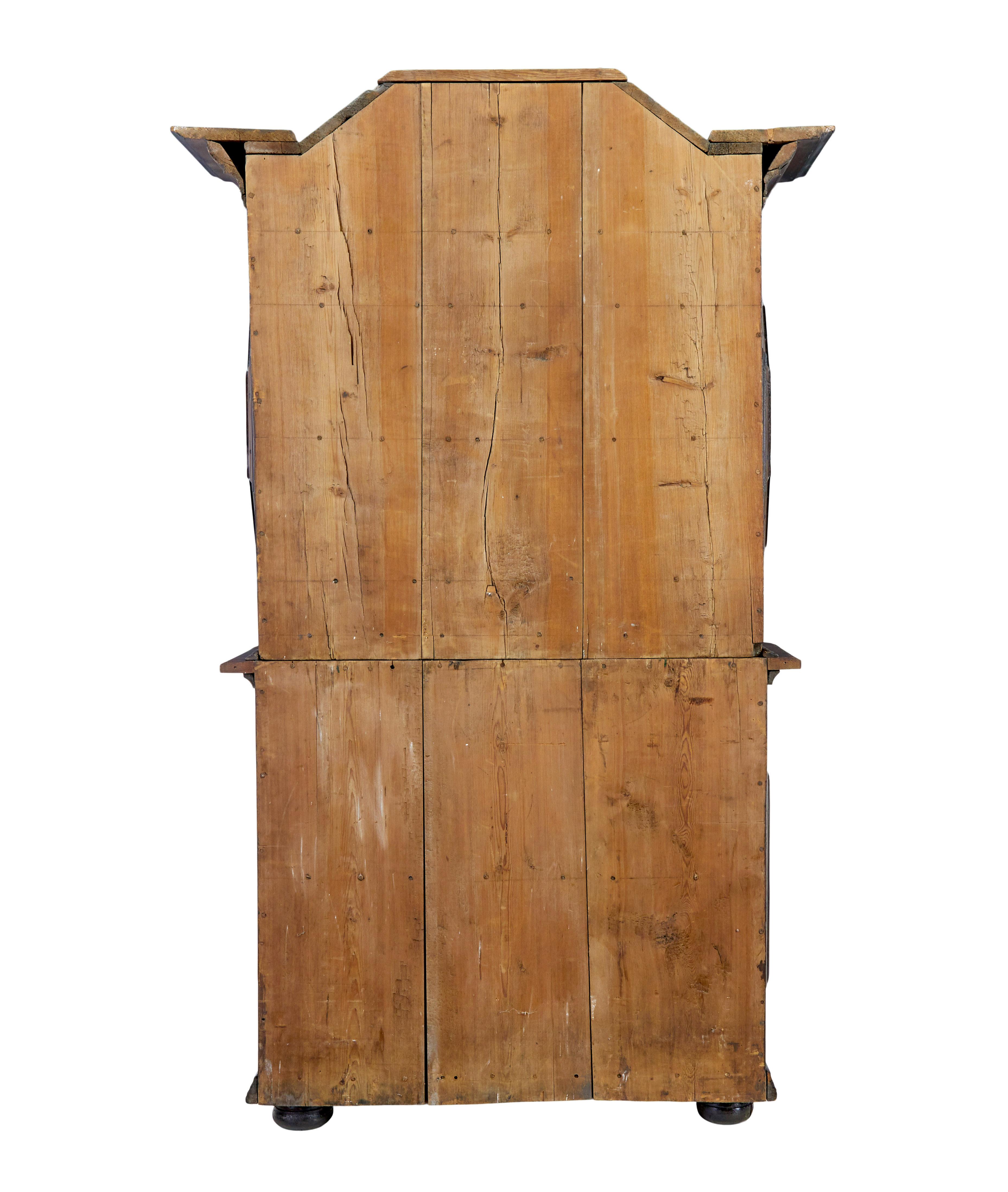 18th century Scandinavian pine baroque cupboard Sueco en venta