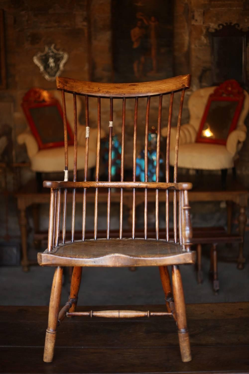 18th Century Scottish Elm and Birch Comb Back Windsor Armchair For Sale 5