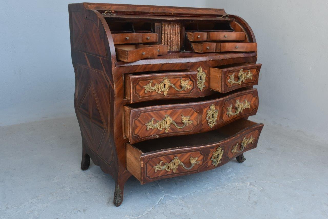 18th century commode scriban cylinder Louis XV period inlaid. Richly curved. 4 drawers. Many species of fruitwood, rich register of gilded bronze. Inner chapel concealing a secret, tray with zipper garnished with red Moroccan.