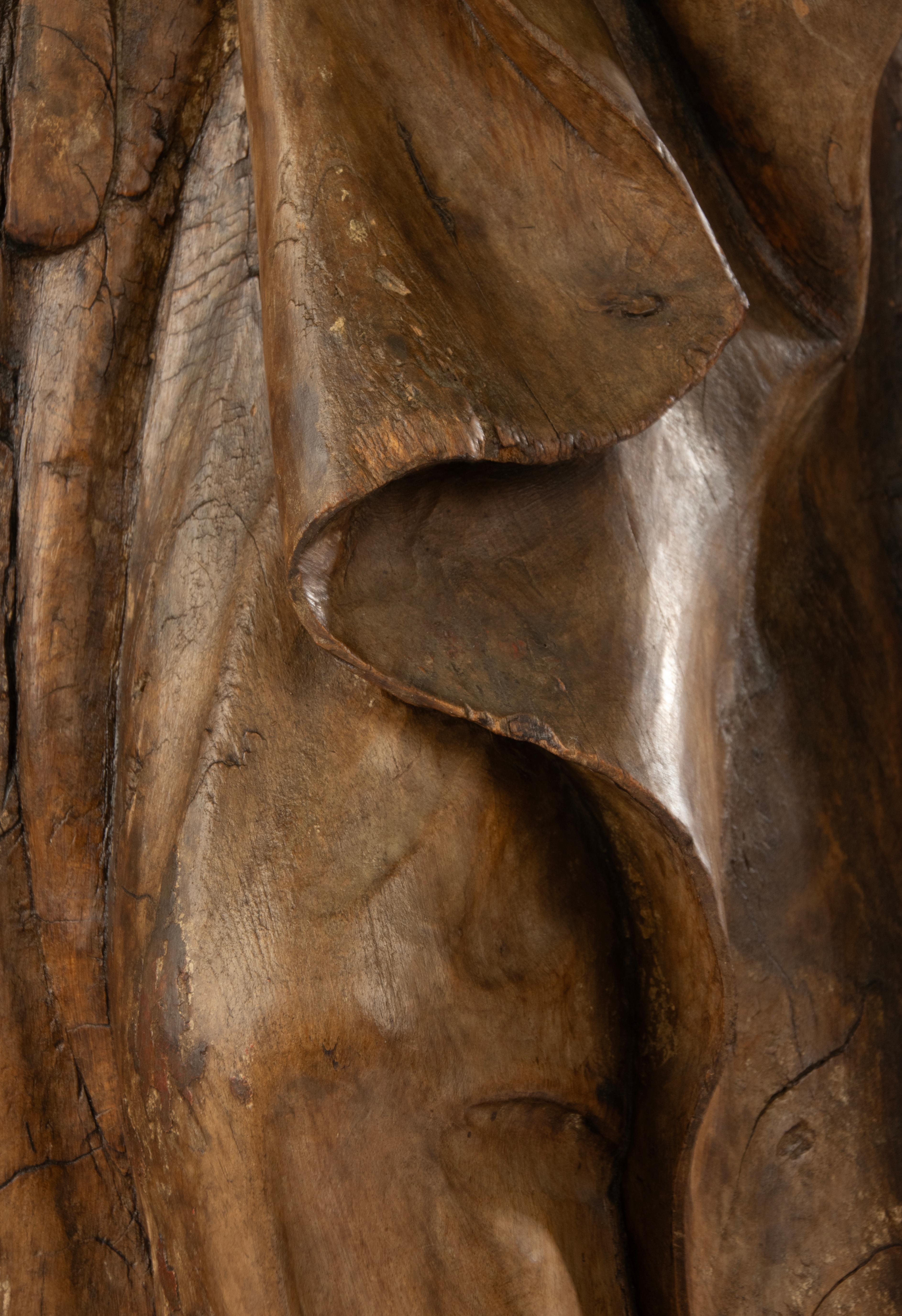 18th Century Sculpture - Saint Margaret - Chestnut Wood - Polychrome Remnants For Sale 4