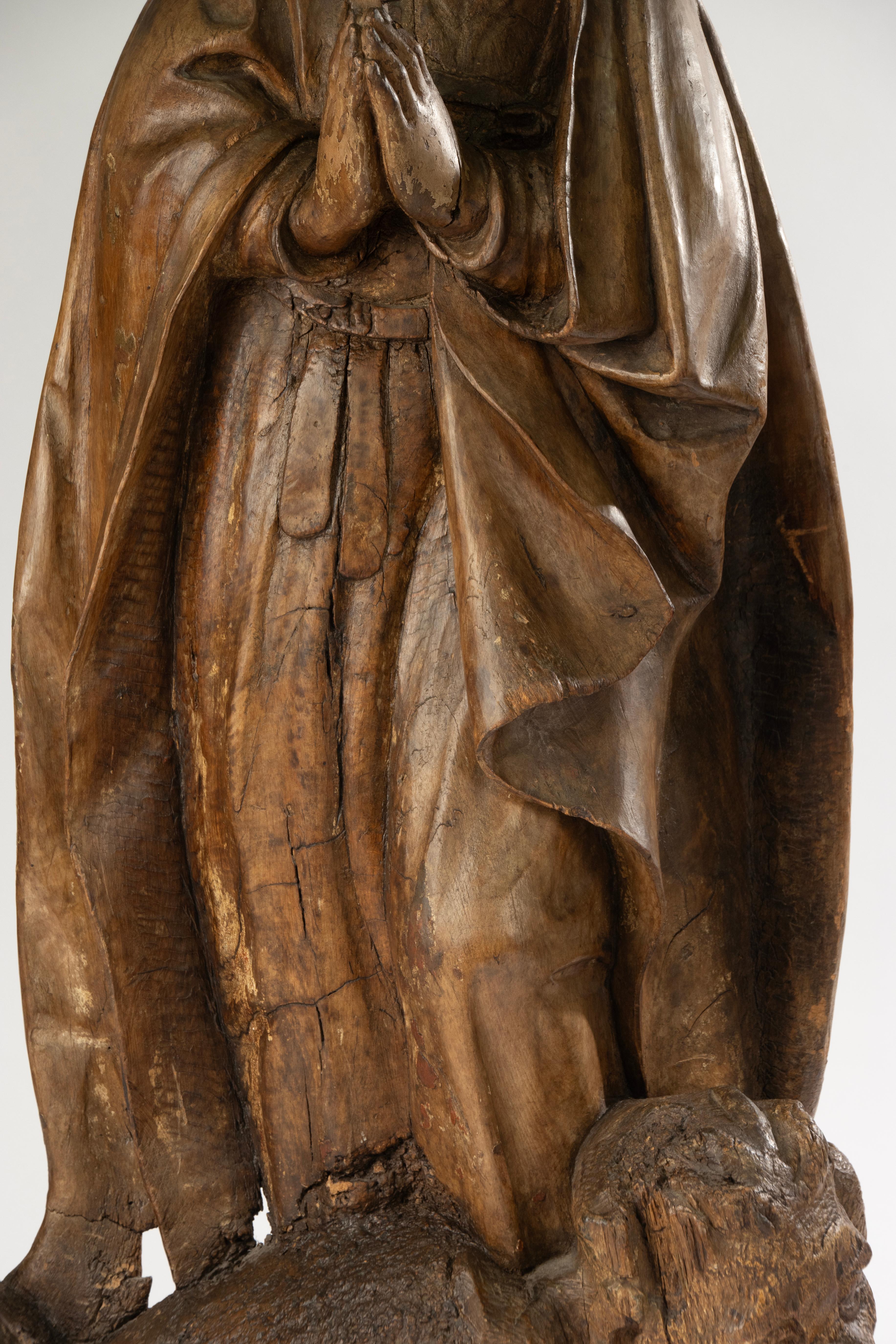 18th Century Sculpture - Saint Margaret - Chestnut Wood - Polychrome Remnants For Sale 12