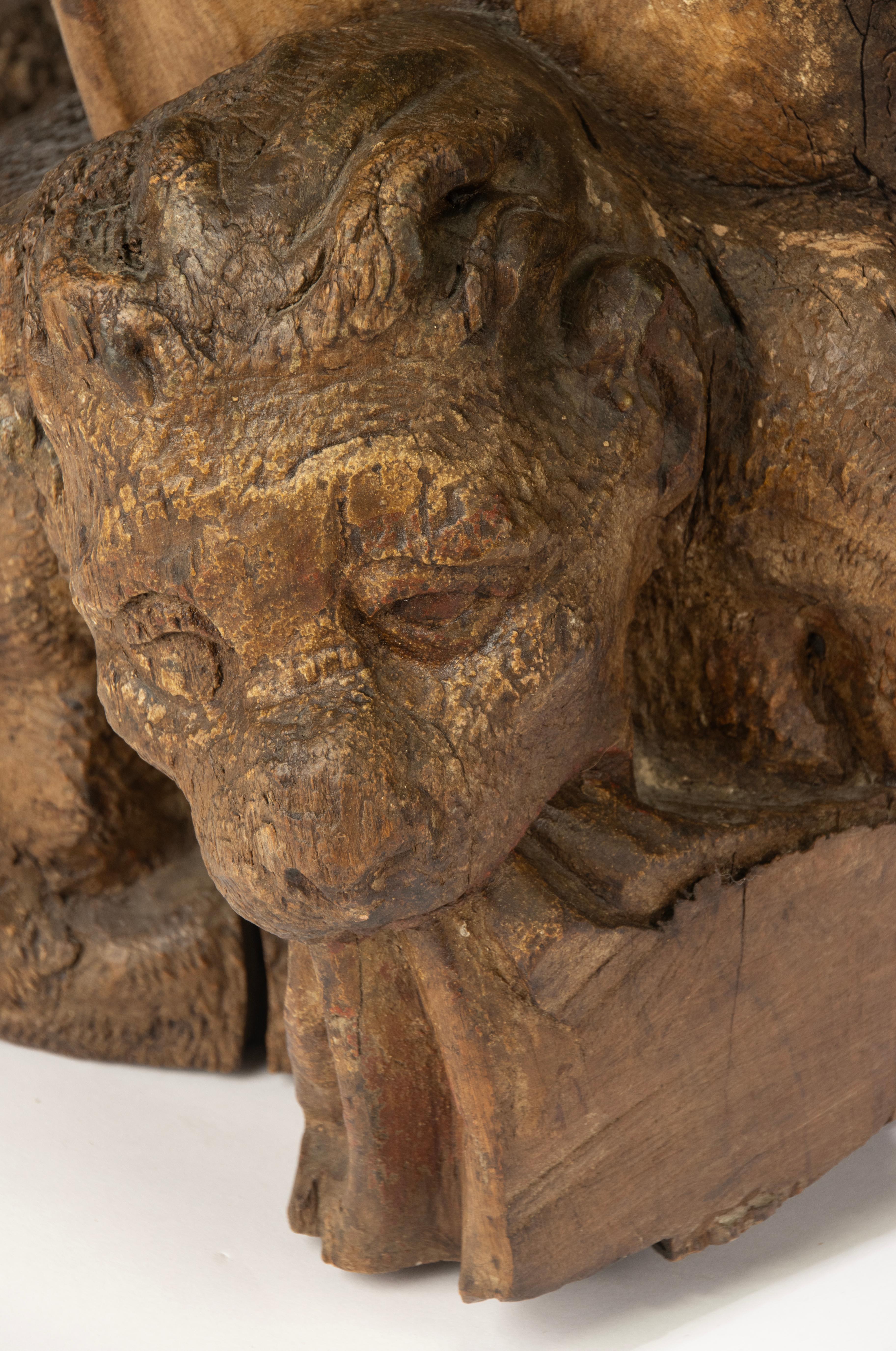18th Century Sculpture - Saint Margaret - Chestnut Wood - Polychrome Remnants For Sale 13