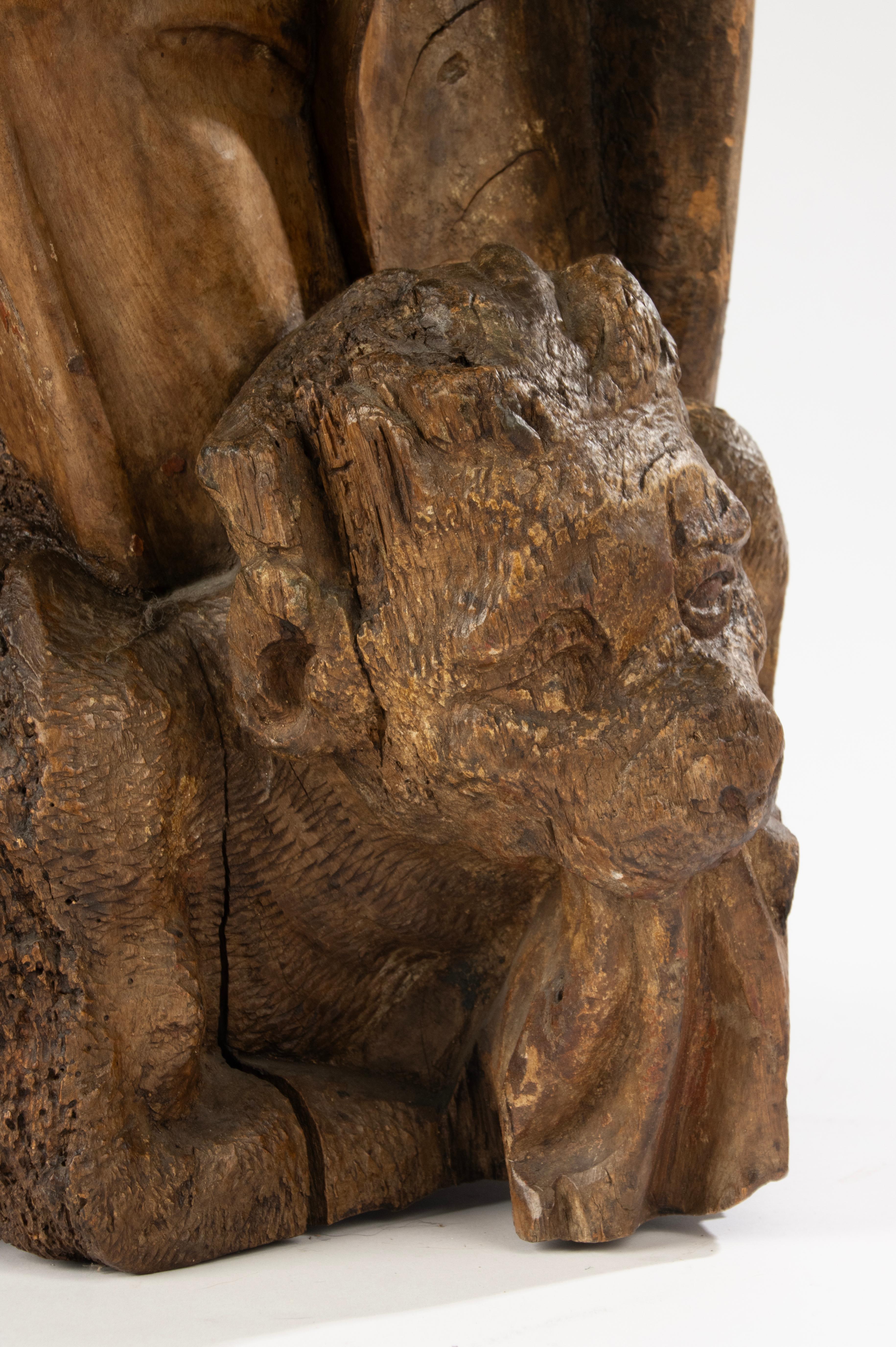 18th Century Sculpture - Saint Margaret - Chestnut Wood - Polychrome Remnants For Sale 1