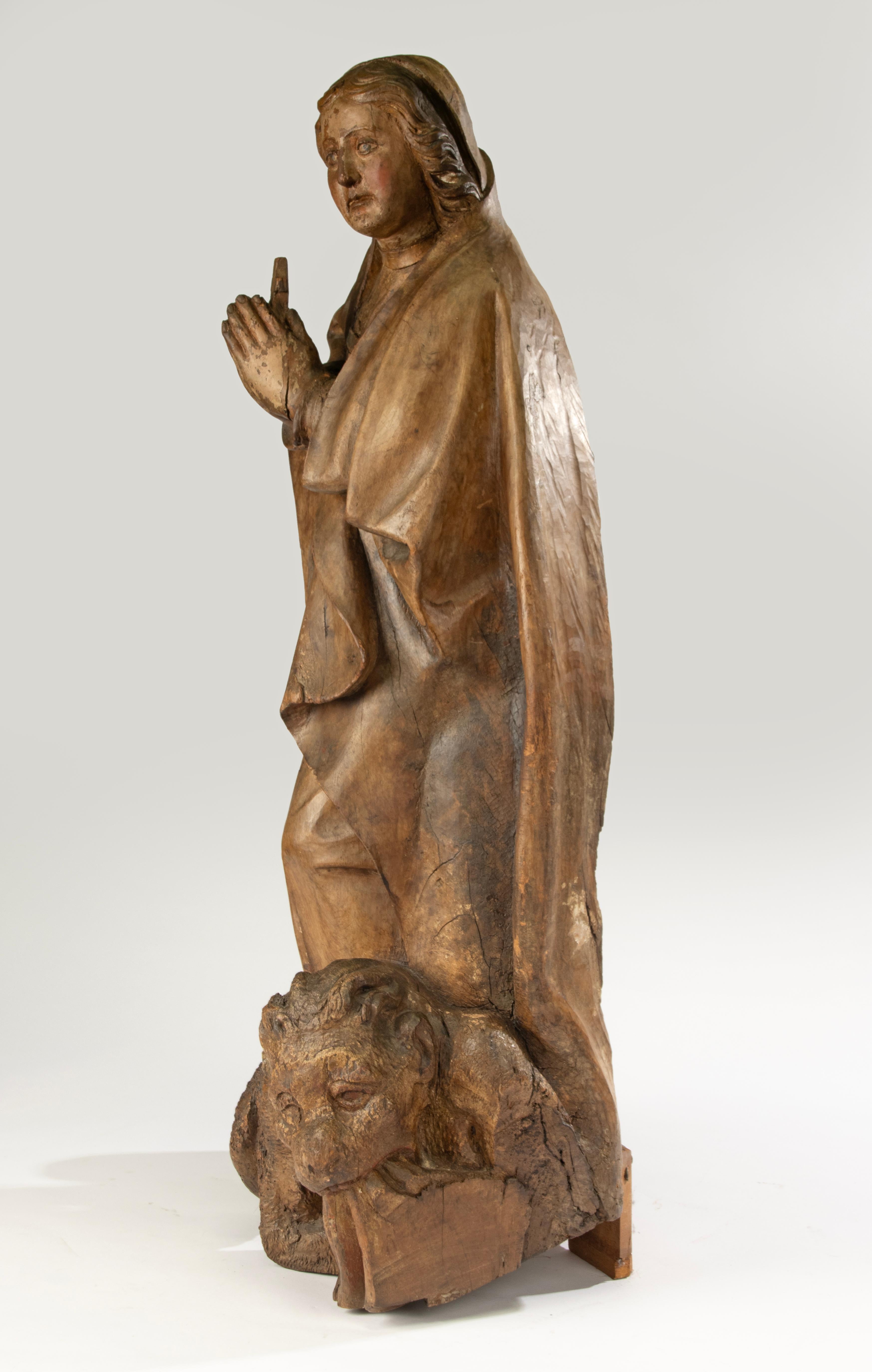 18th Century Sculpture - Saint Margaret - Chestnut Wood - Polychrome Remnants For Sale 2