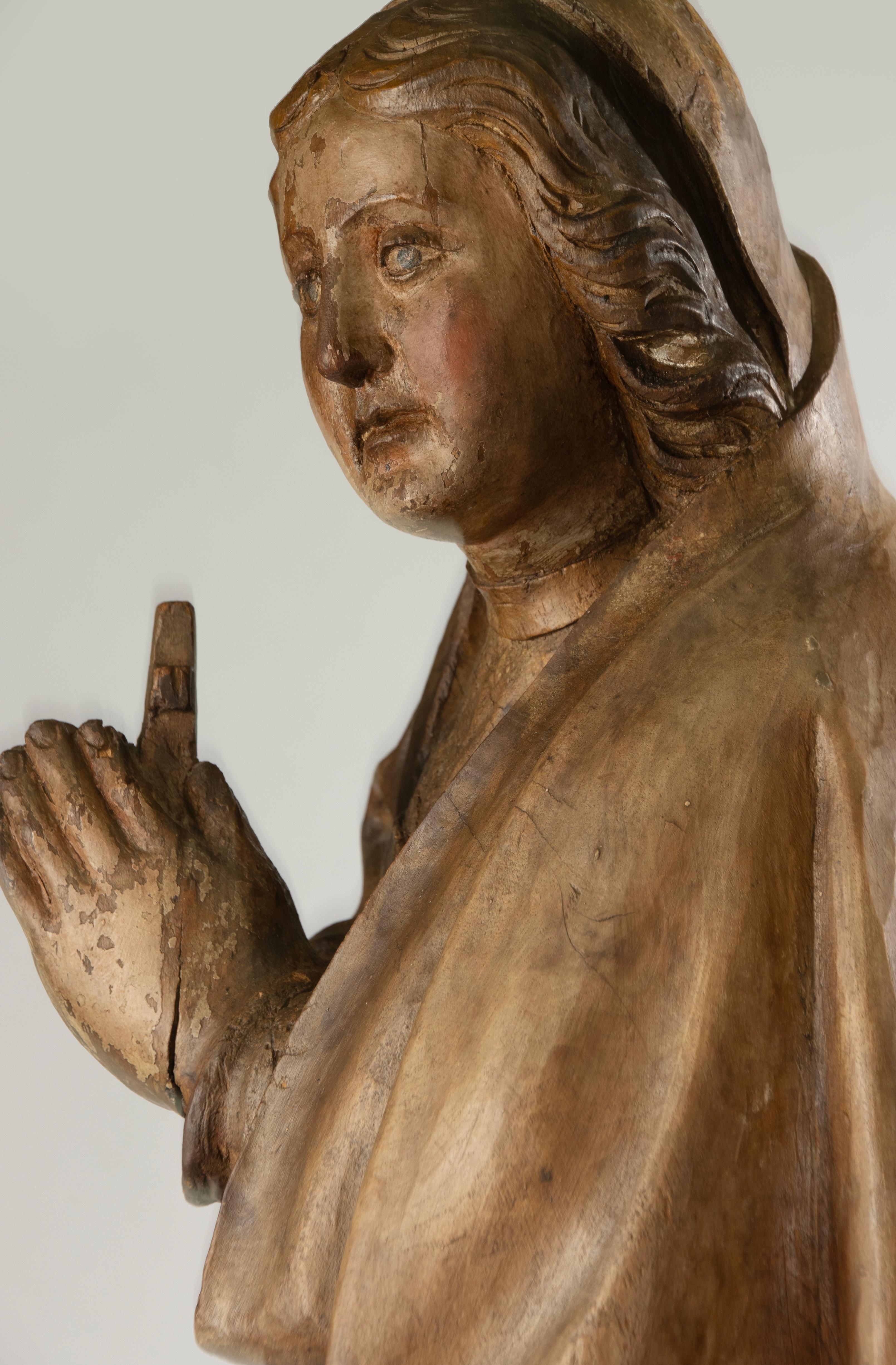 18th Century Sculpture - Saint Margaret - Chestnut Wood - Polychrome Remnants For Sale 3