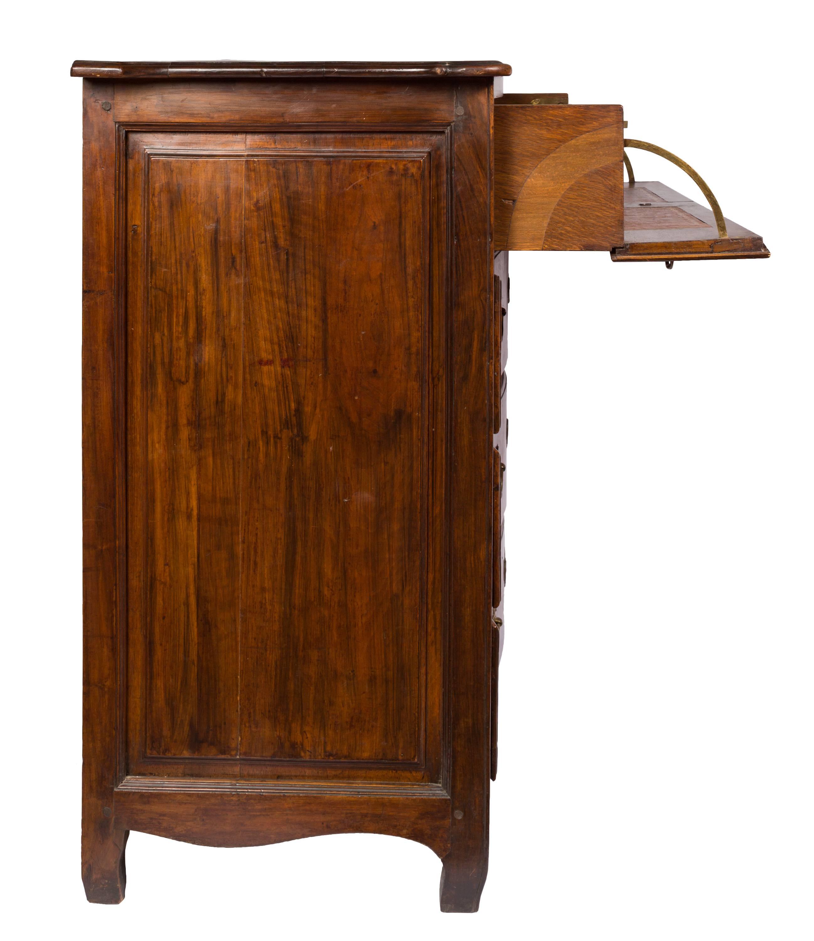 18th Century Serpentine Bow Front Butler's Desk or Bureau Desk For Sale 1