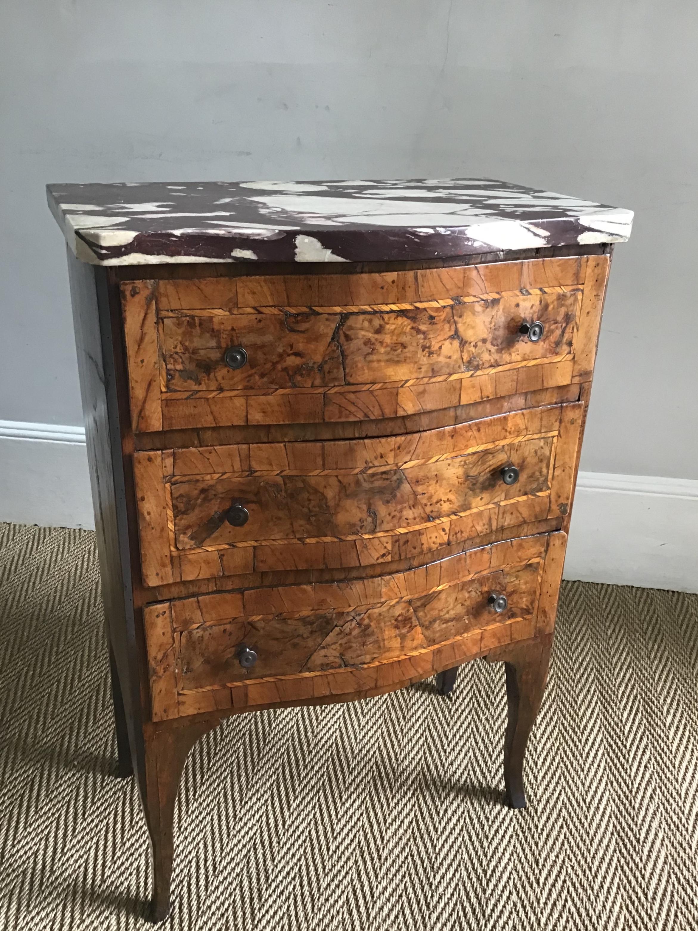 18th Century Serpentine Burr Olive Wood Maltese Petite Commode For Sale 10