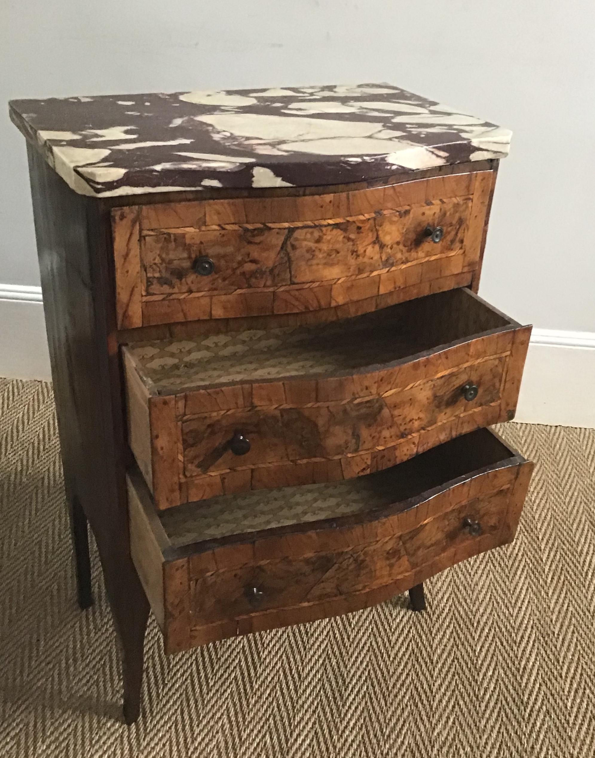 18th Century Serpentine Burr Olive Wood Maltese Petite Commode For Sale 1