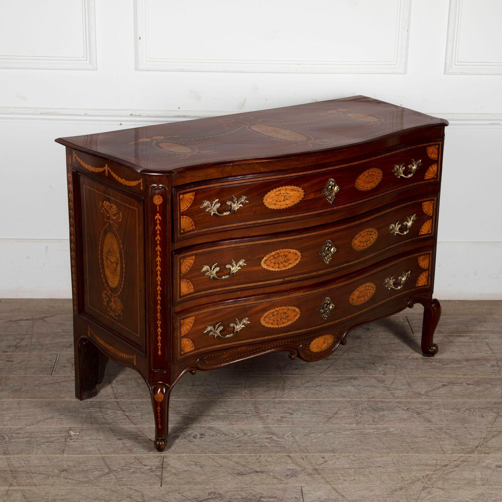 18th Century Serpentine Front Commode For Sale 5