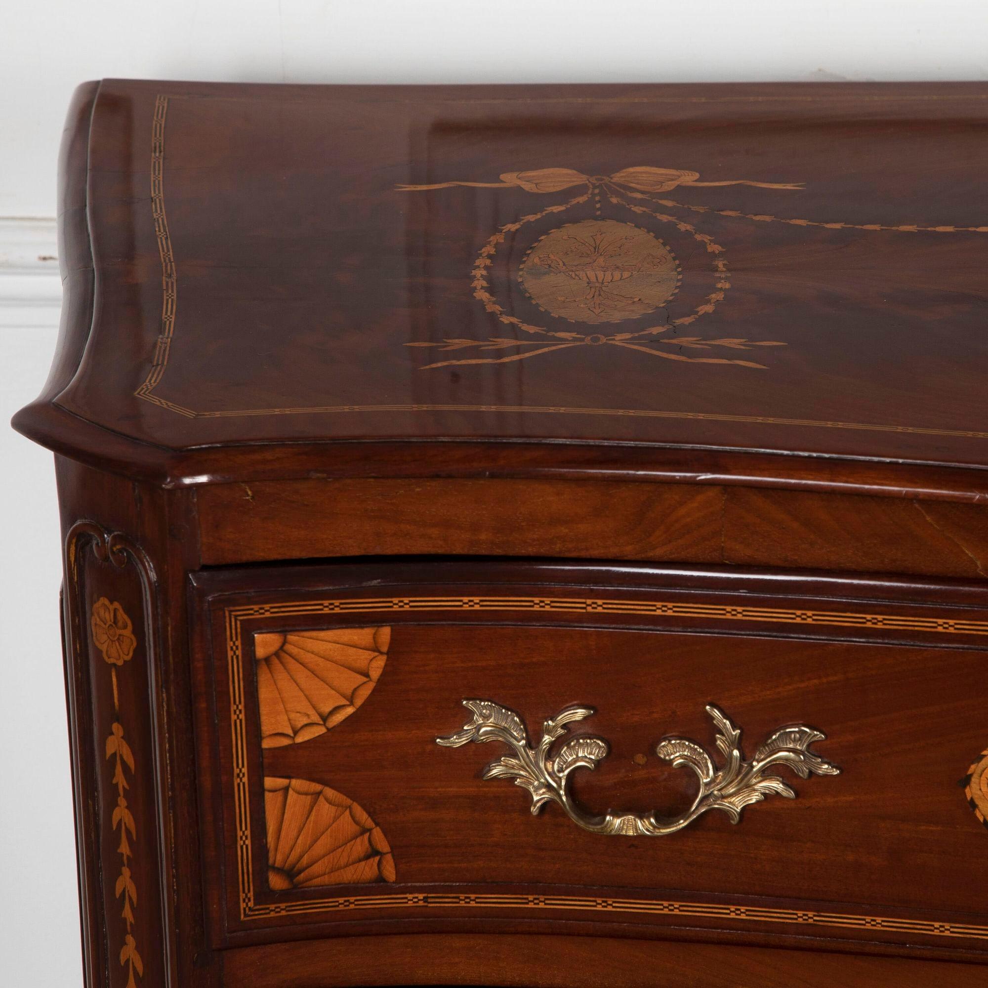 18th Century Serpentine Front Commode For Sale 8