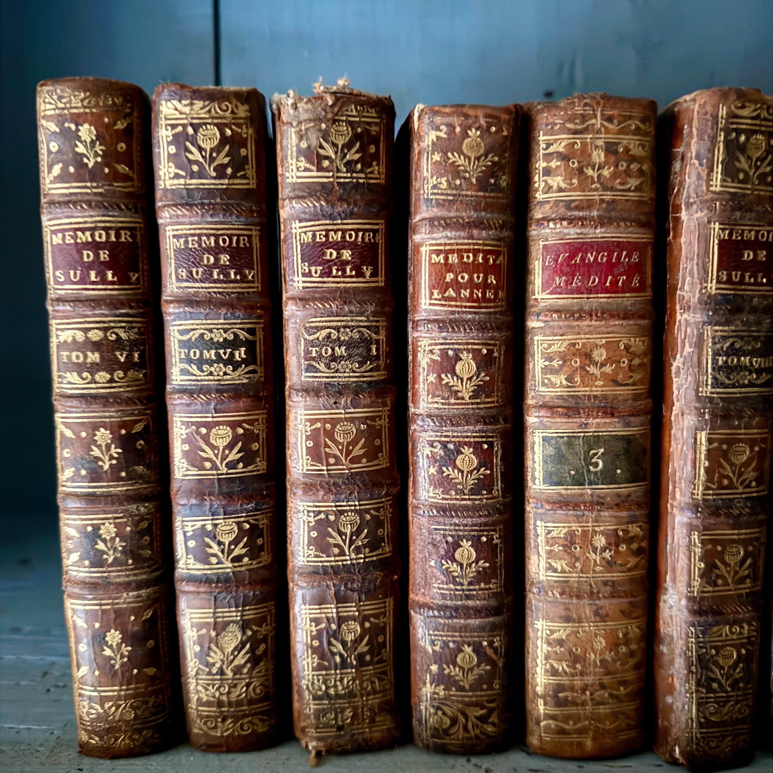 Fait main 18th Century Set of 15 French Leather Bound Books en vente