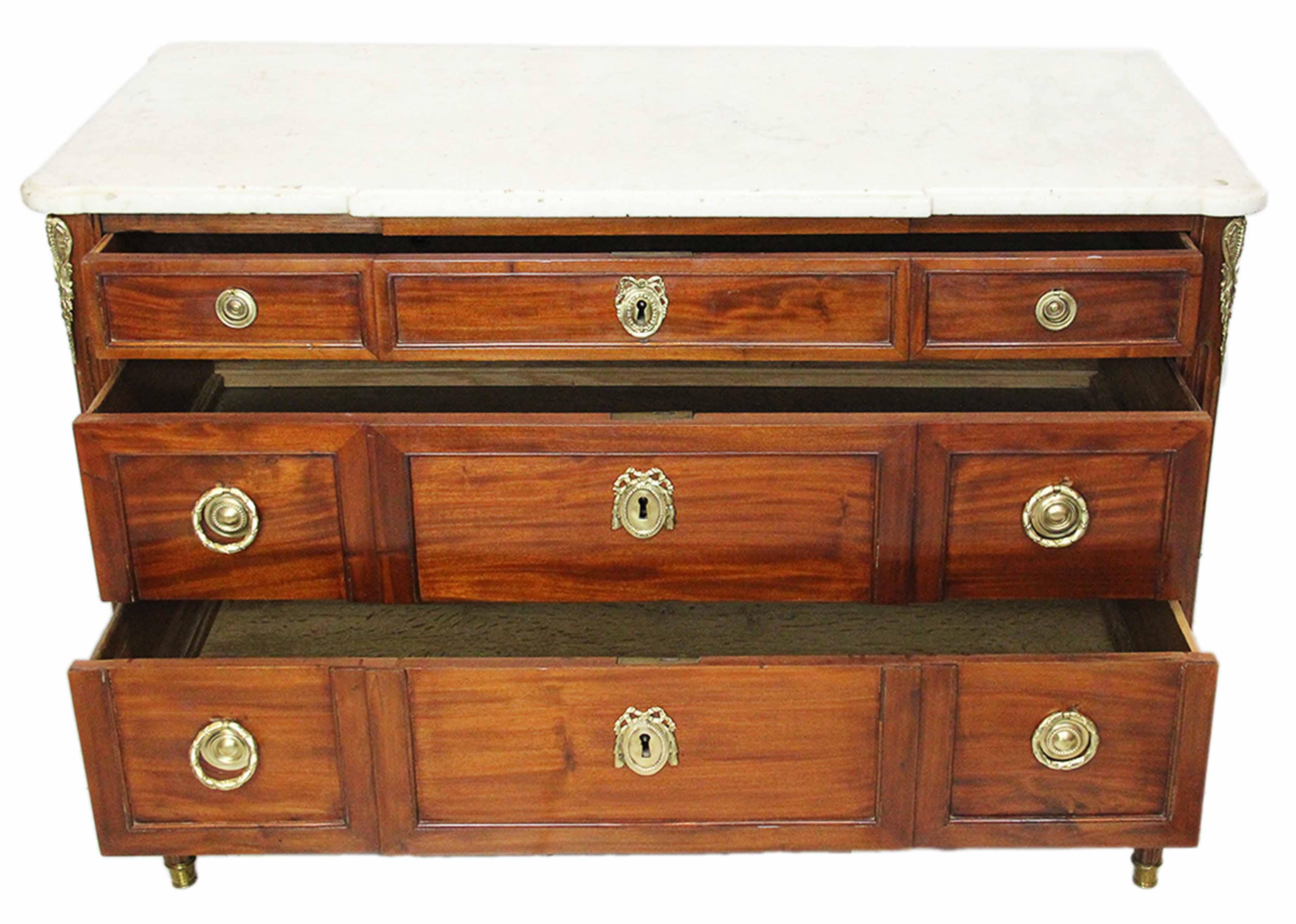 18th Century Set of Chest in Mahogany and White Marble Stamped Conrad Mauter For Sale 3