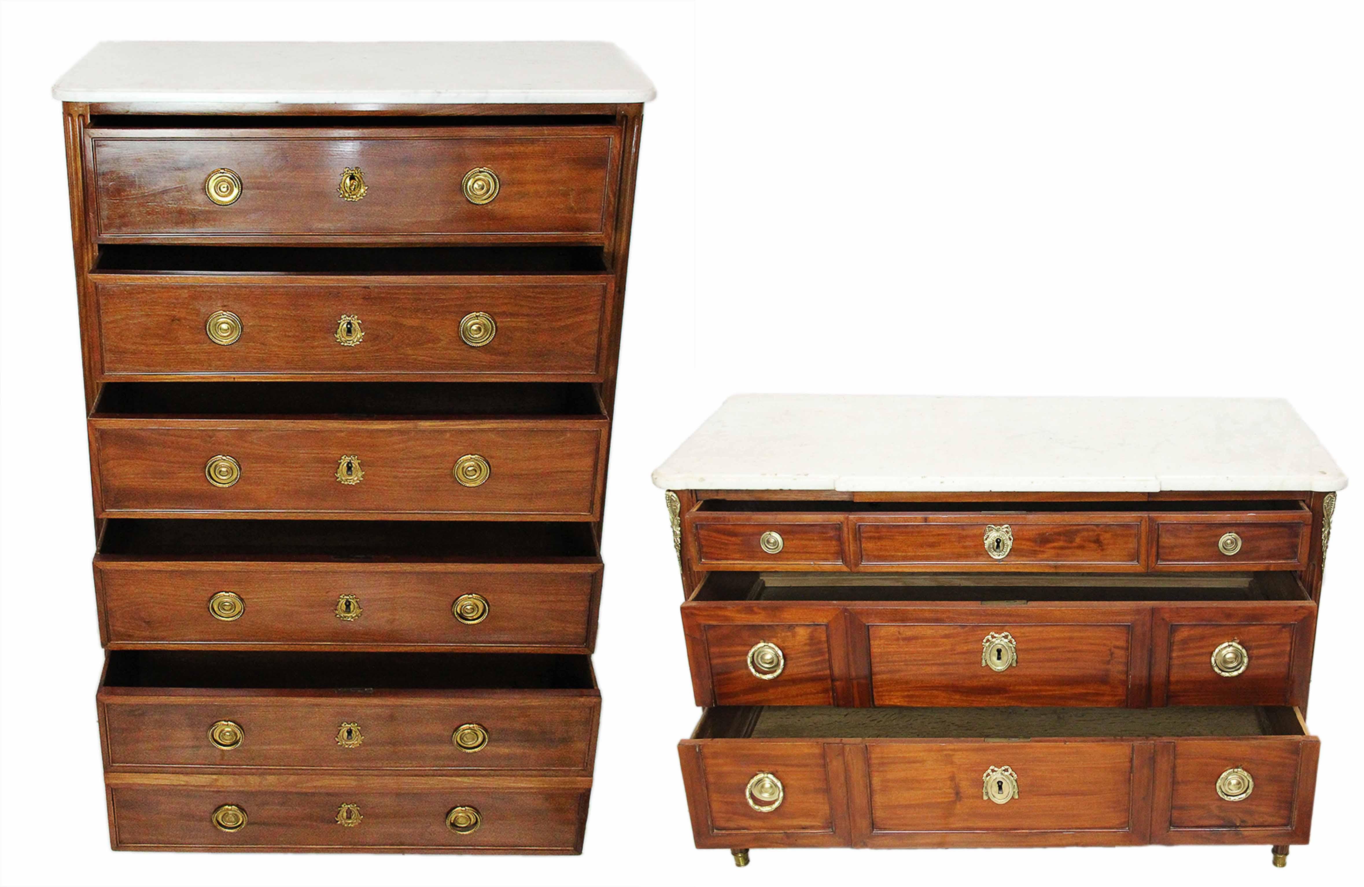 18th century set of chest (commode and chest on chest) in mahogany and white marble Stamped Conrad MAUTER
Mahogany and tiger mahogany veneer chest on chest and chest of drawers, white veined marble top, rounded uprights, tapered and fluted