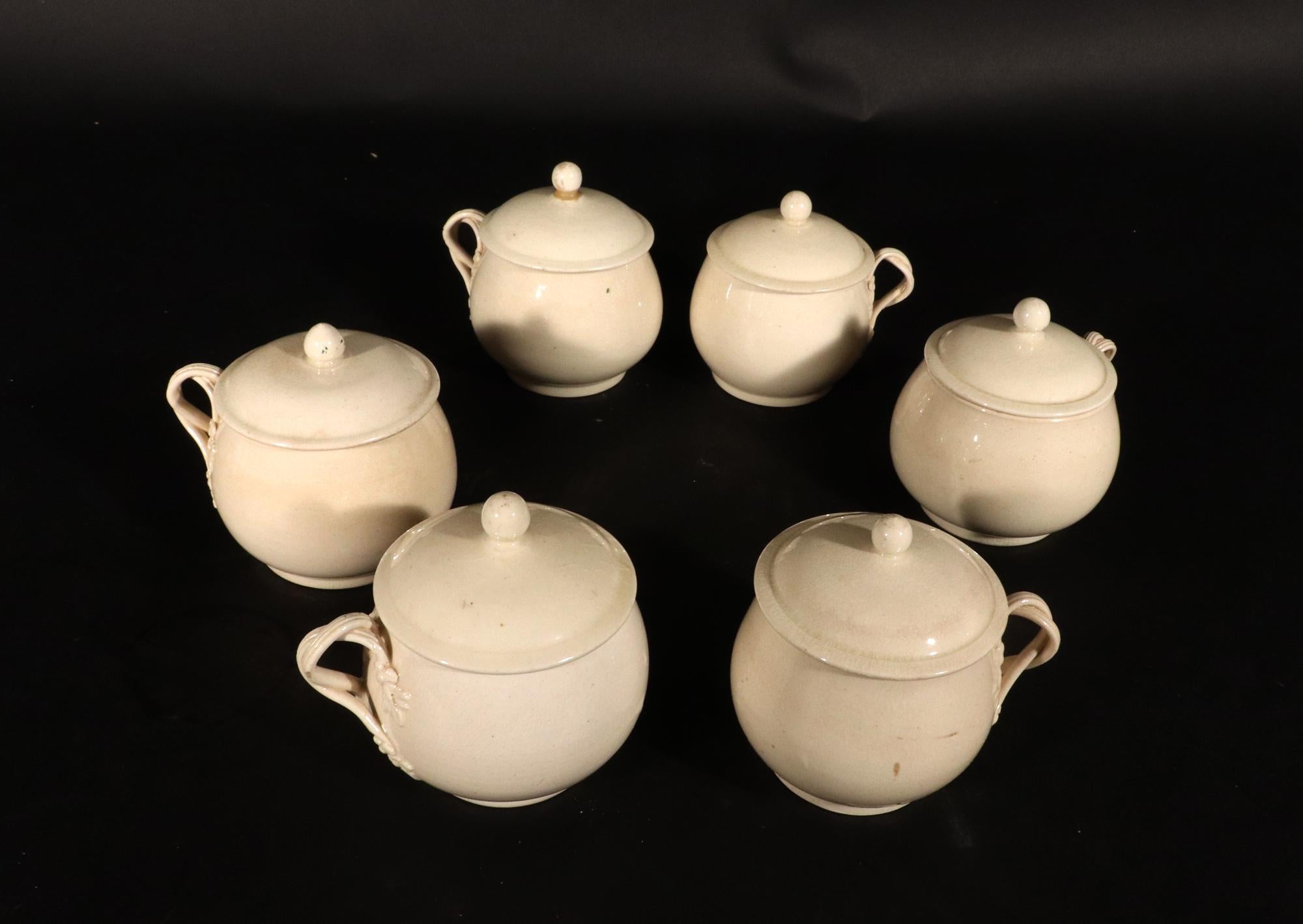 Juego de pote de crema y soporte ingleses del siglo XVIII Cerámica Creamware en venta