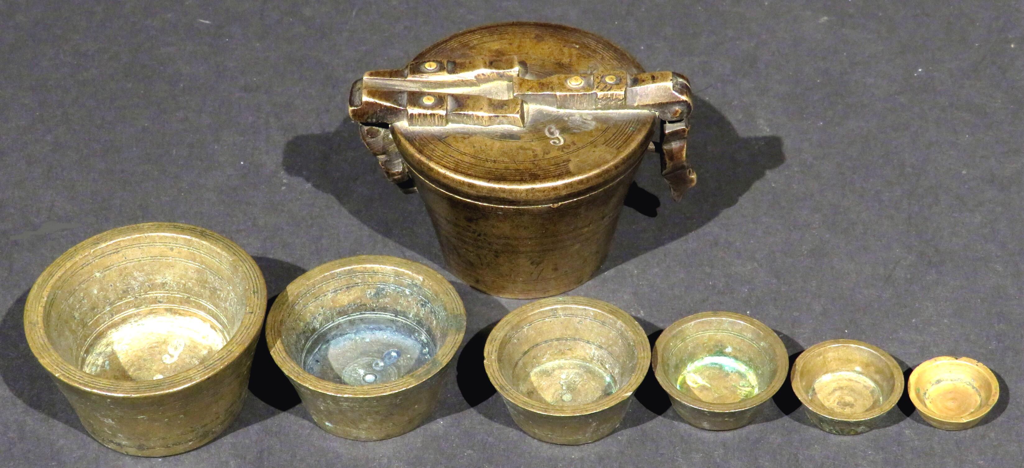18th Century Set of Six Bronze Nesting Apothecary Weights, Germany Circa 1750 2