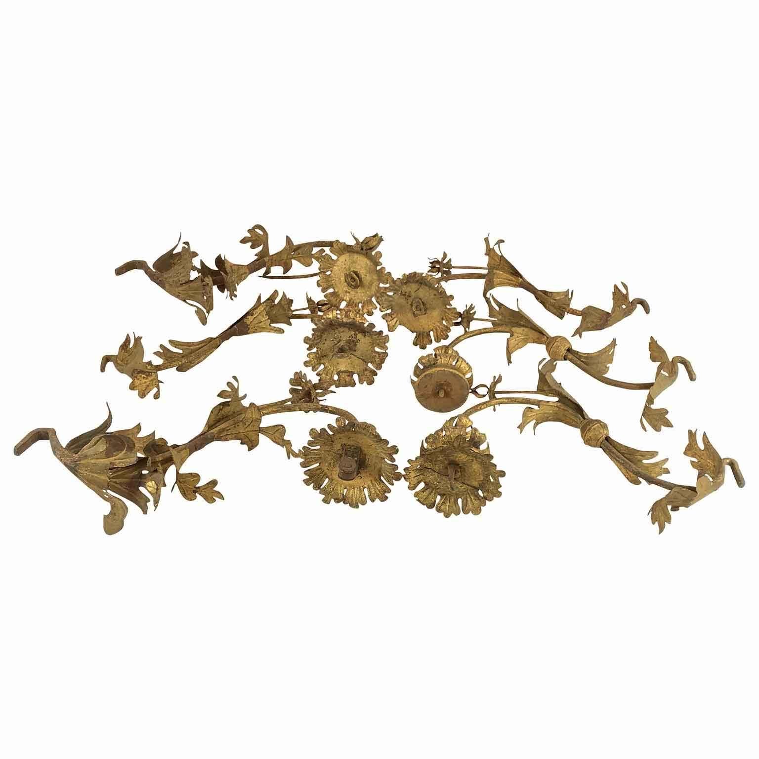 Doré Ensemble de six chandeliers muraux dorés italiens du 18ème siècle en vente