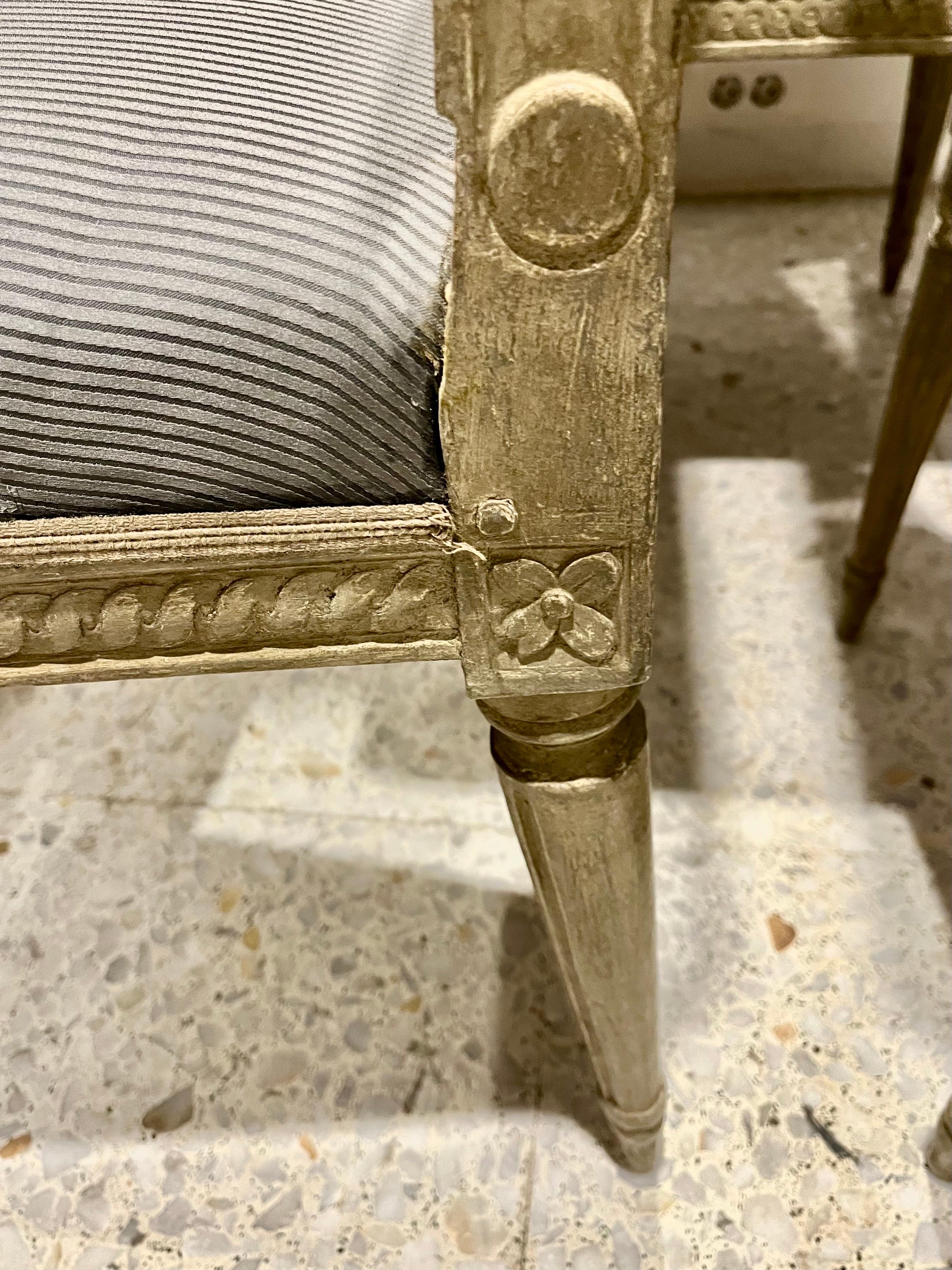 Siglo XVIII Conjunto de seis sillas suecas Periodo Gustaviano en venta 5