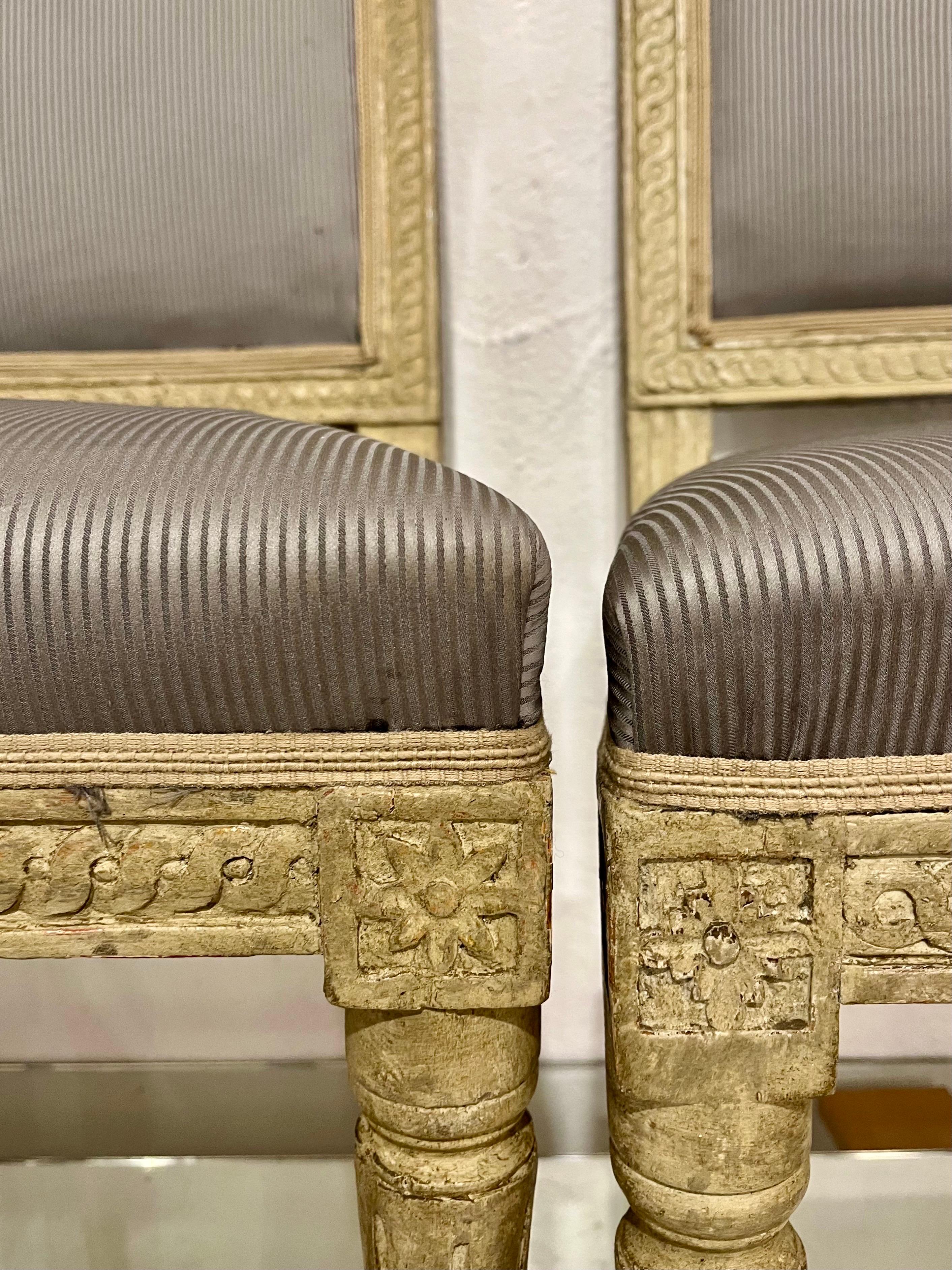Siglo XVIII Conjunto de seis sillas suecas Periodo Gustaviano en venta 13