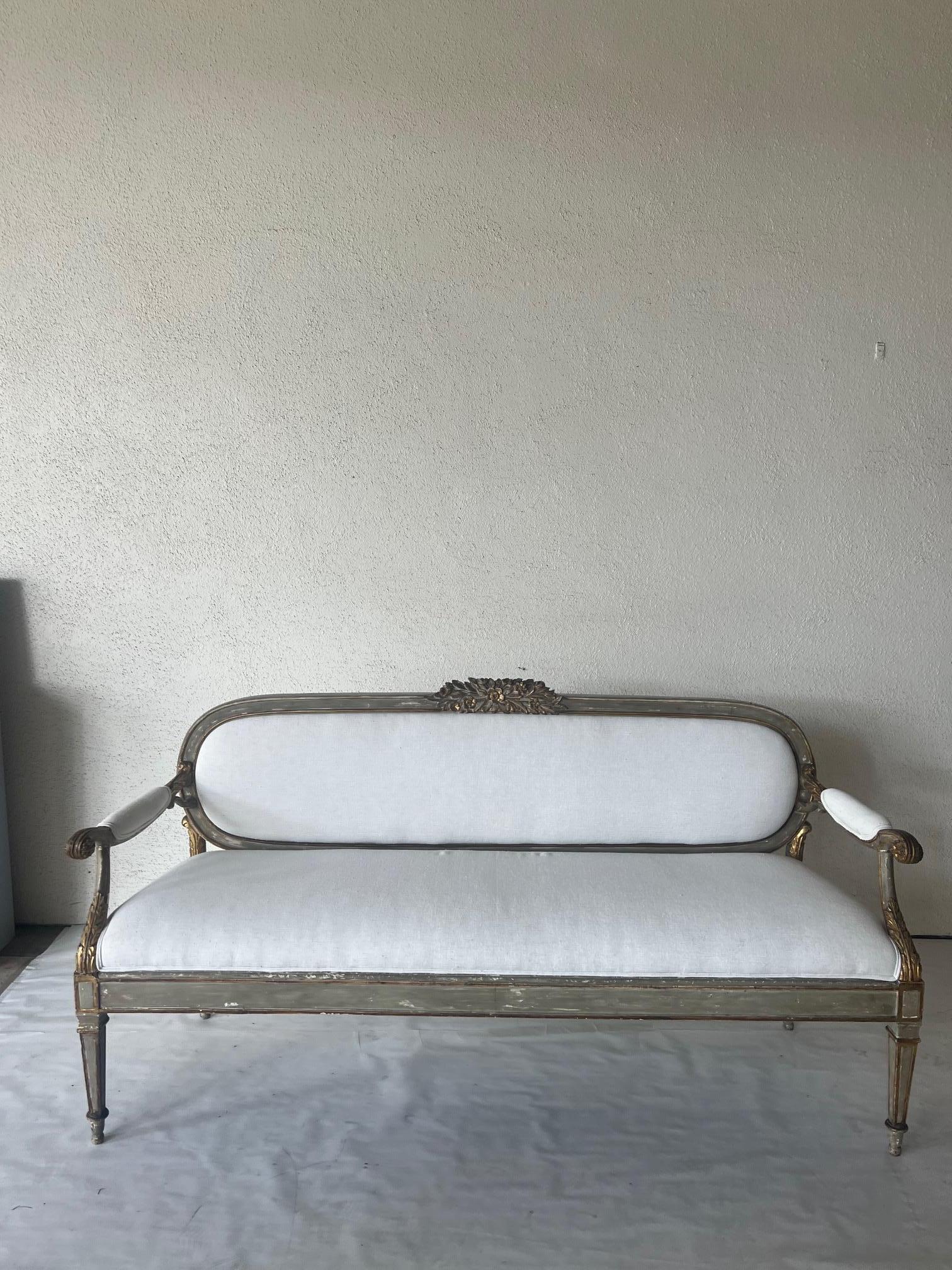 18th Century Settee In Fair Condition In Houston, TX