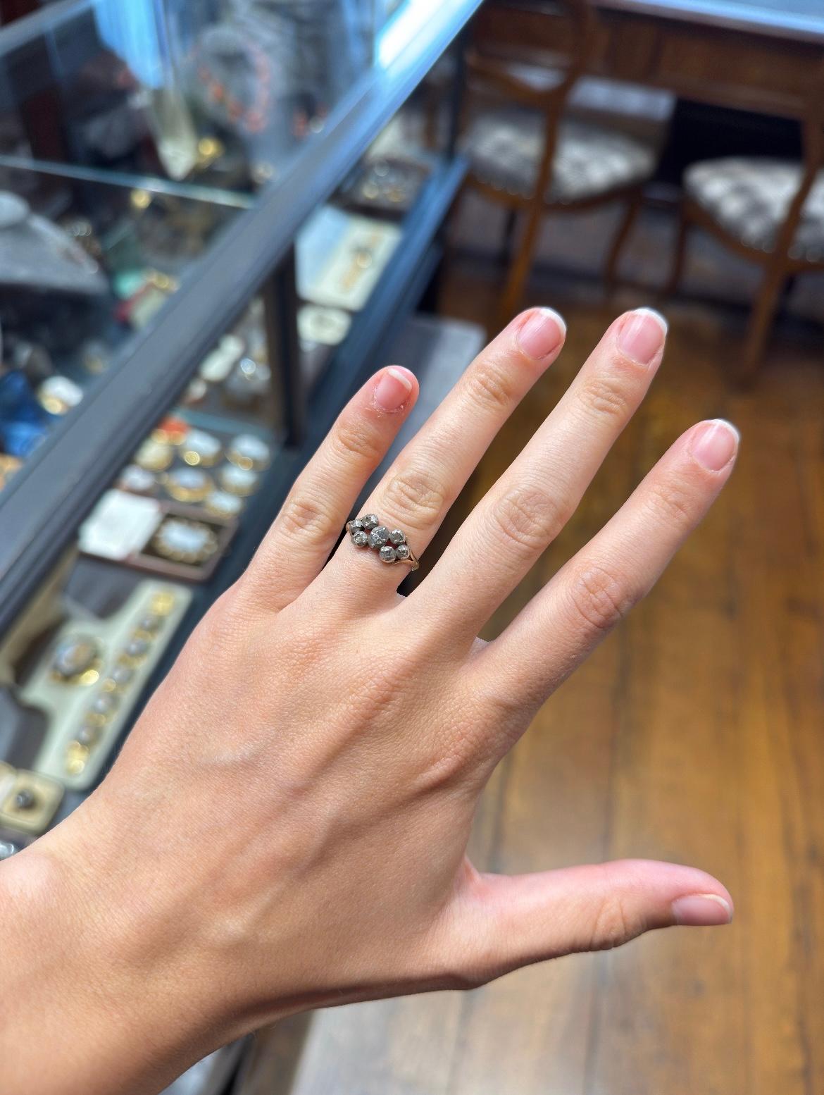 Siebensteiniger Rosen-Diamant-Schleifenring aus dem 18. Jahrhundert Damen im Angebot