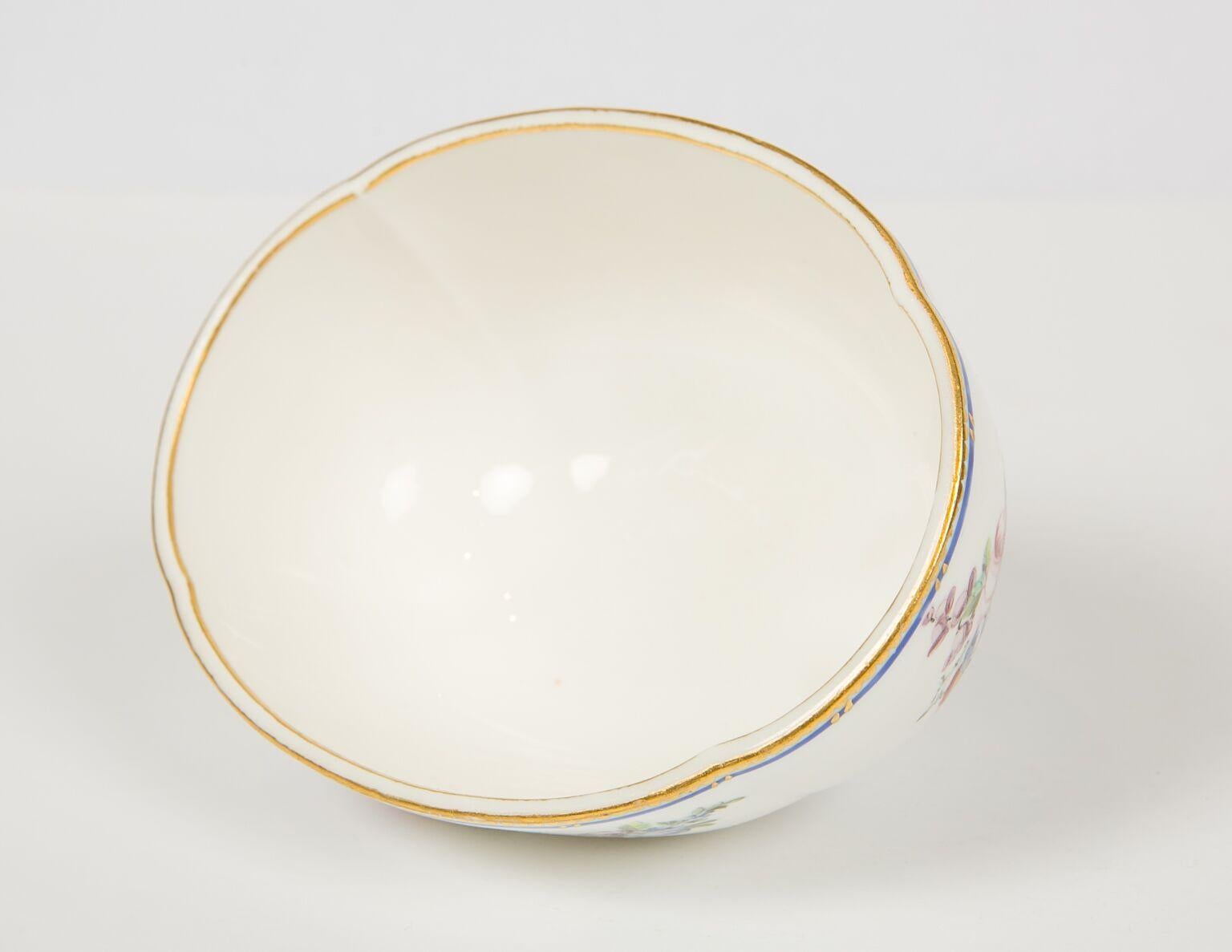 18th Century Sèvres Covered Bowl Made in 1764 2