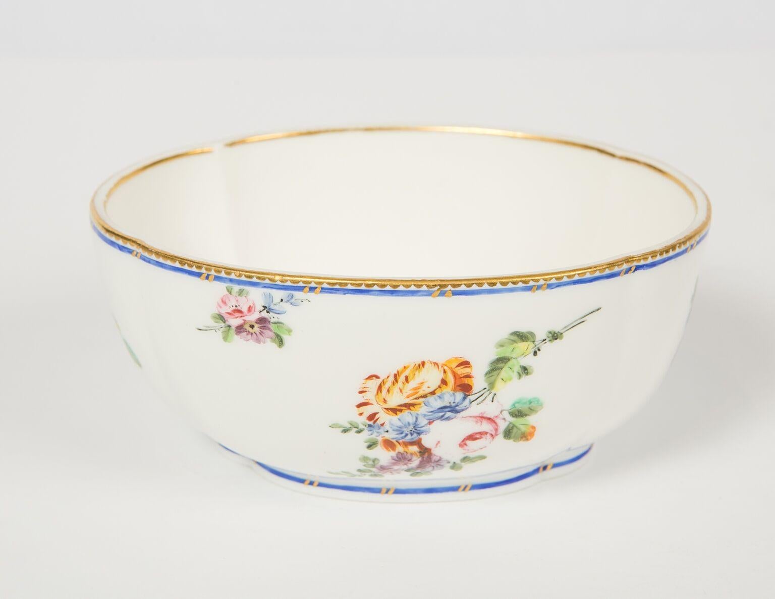 Porcelain 18th Century Sèvres Covered Bowl Made in 1764