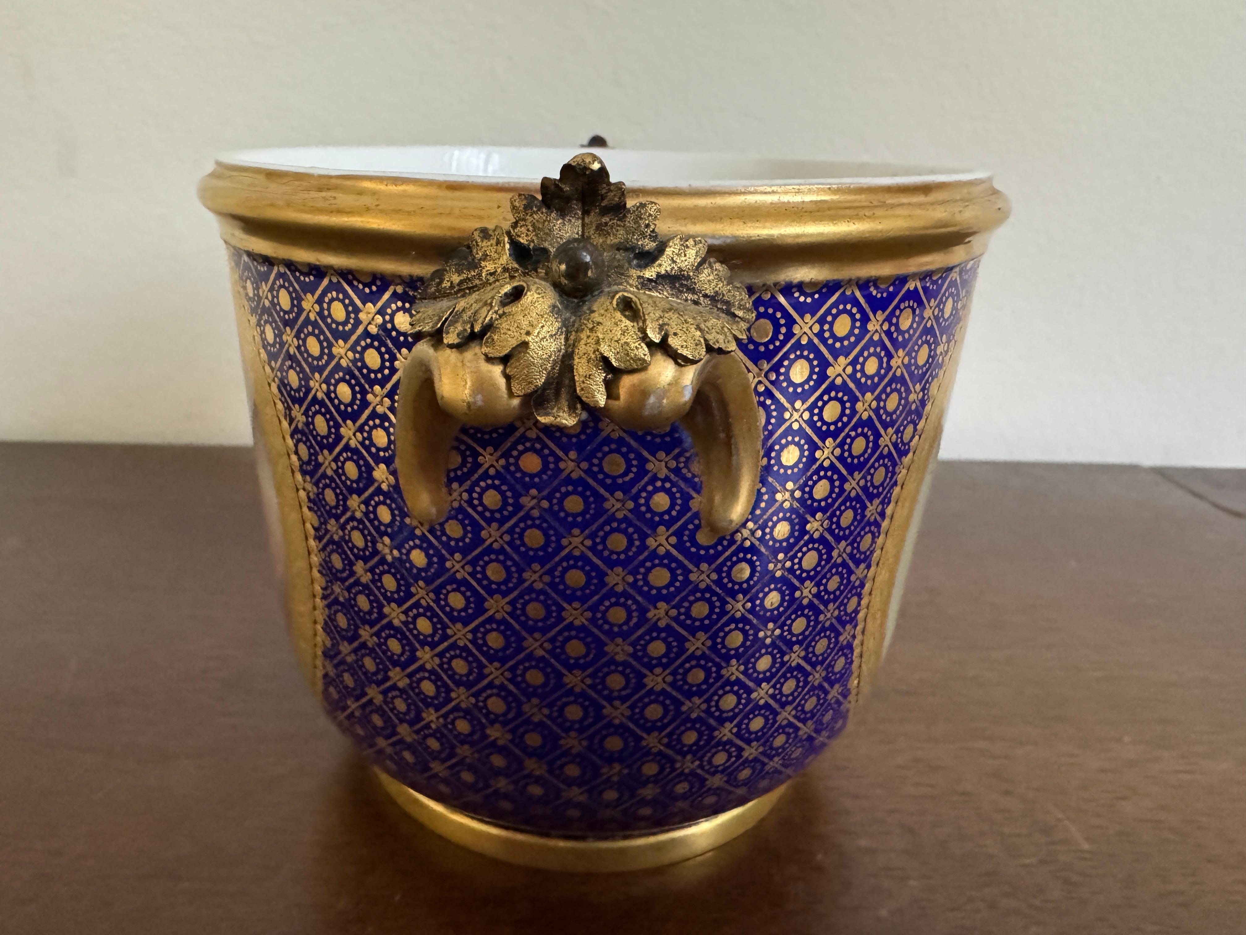 Seaux à bouteille en porcelaine de Sèvres du XVIIIe siècle en vente 2