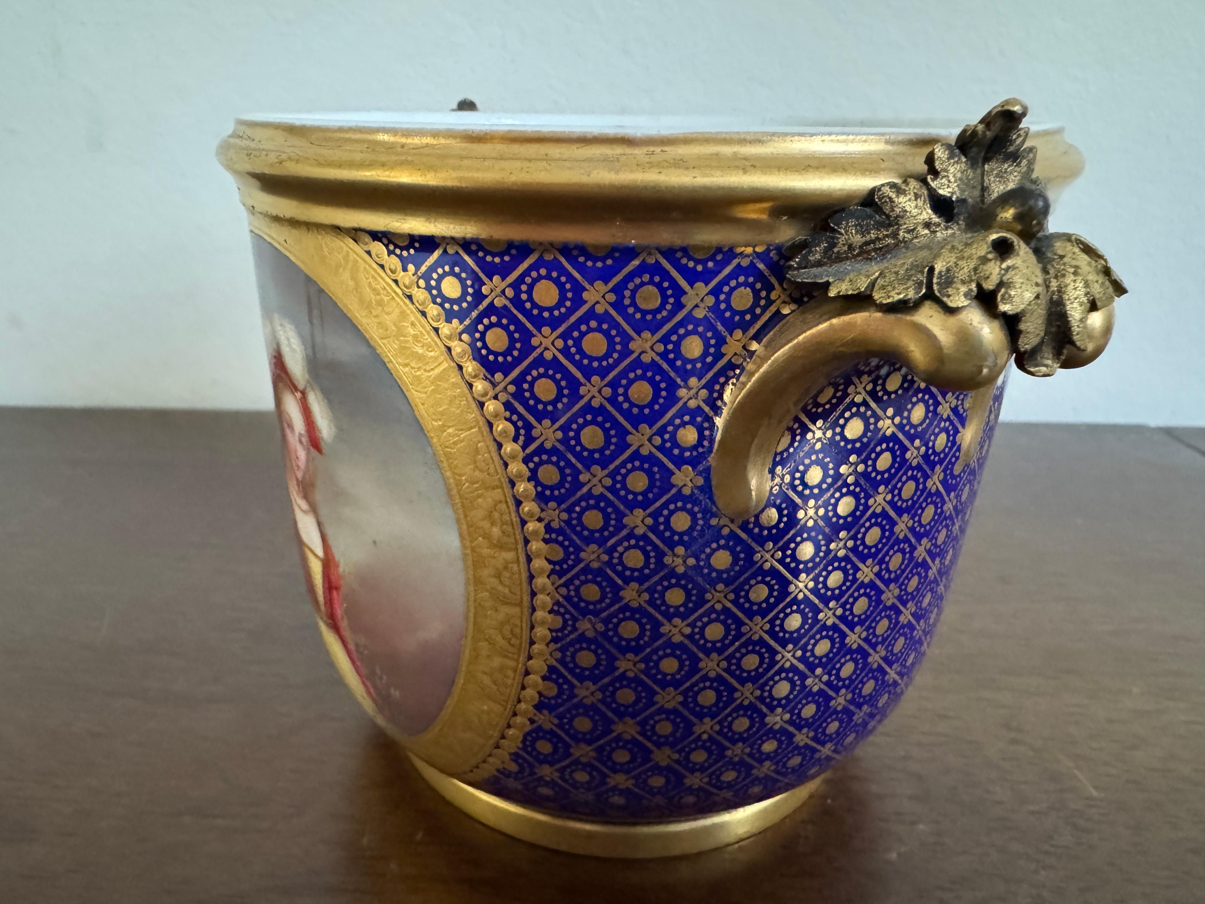 Seaux à bouteille en porcelaine de Sèvres du XVIIIe siècle en vente 3