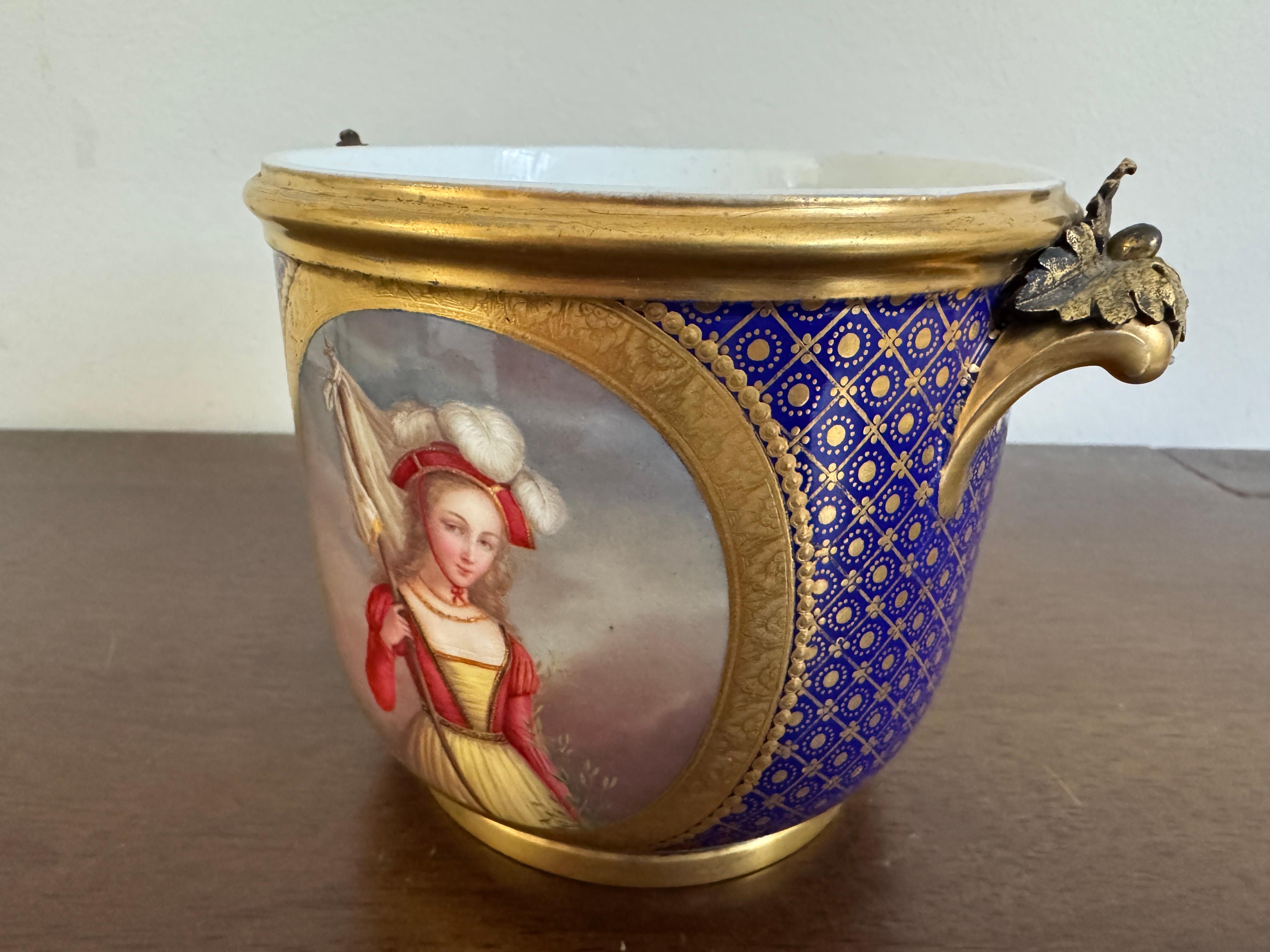 Seaux à bouteille en porcelaine de Sèvres du XVIIIe siècle en vente 4