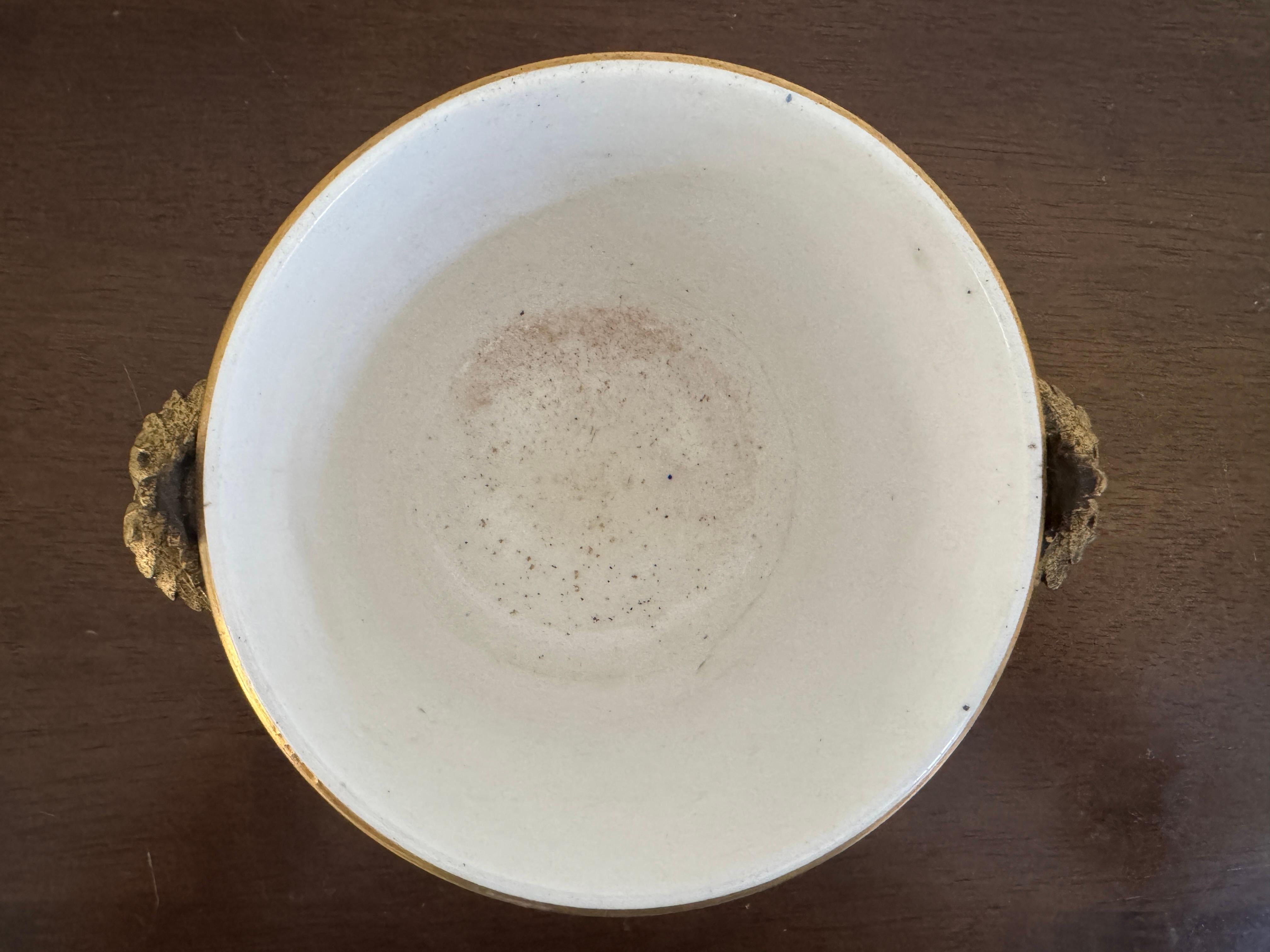 Seaux à bouteille en porcelaine de Sèvres du XVIIIe siècle en vente 5