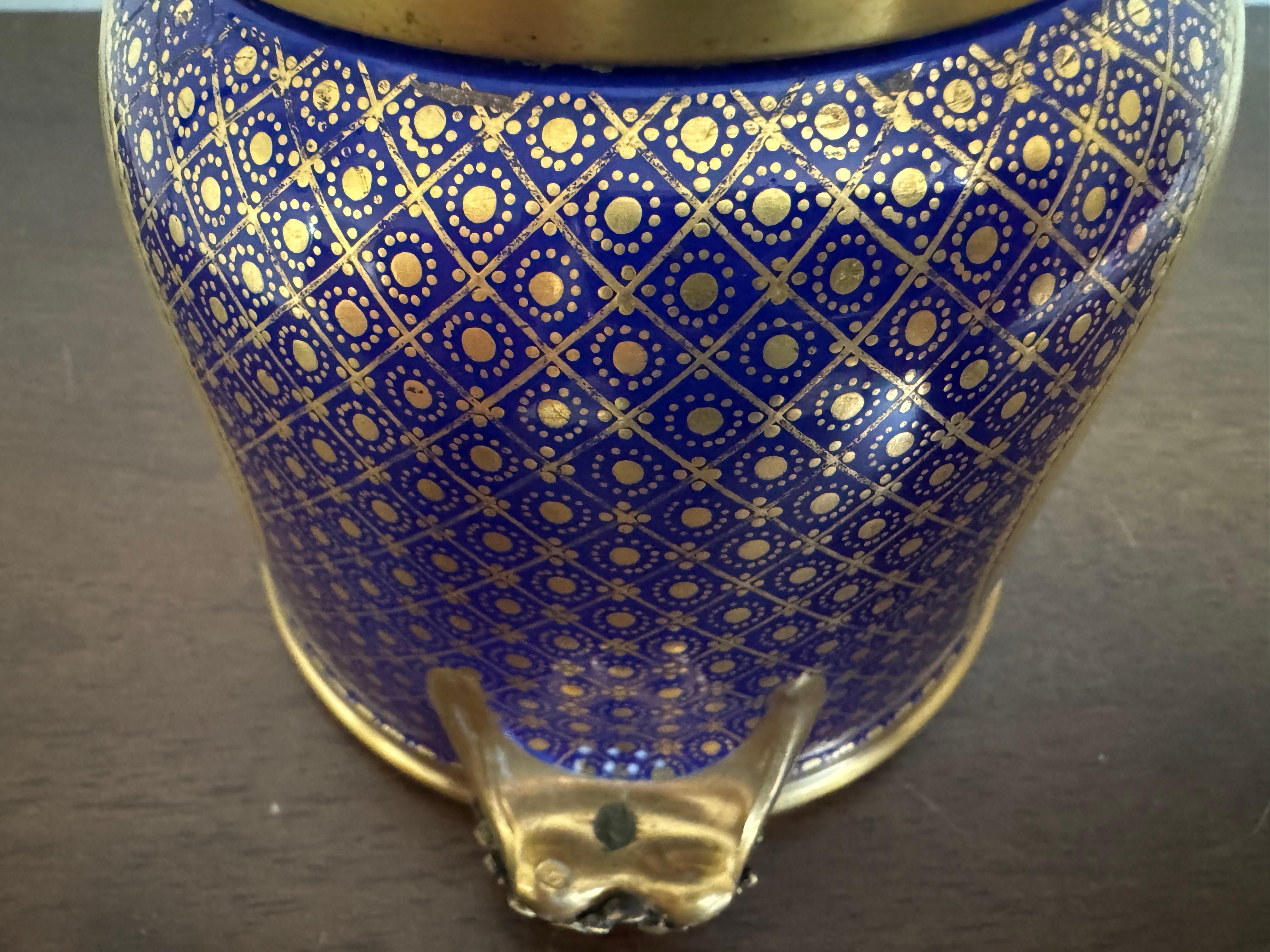 Seaux à bouteille en porcelaine de Sèvres du XVIIIe siècle en vente 9