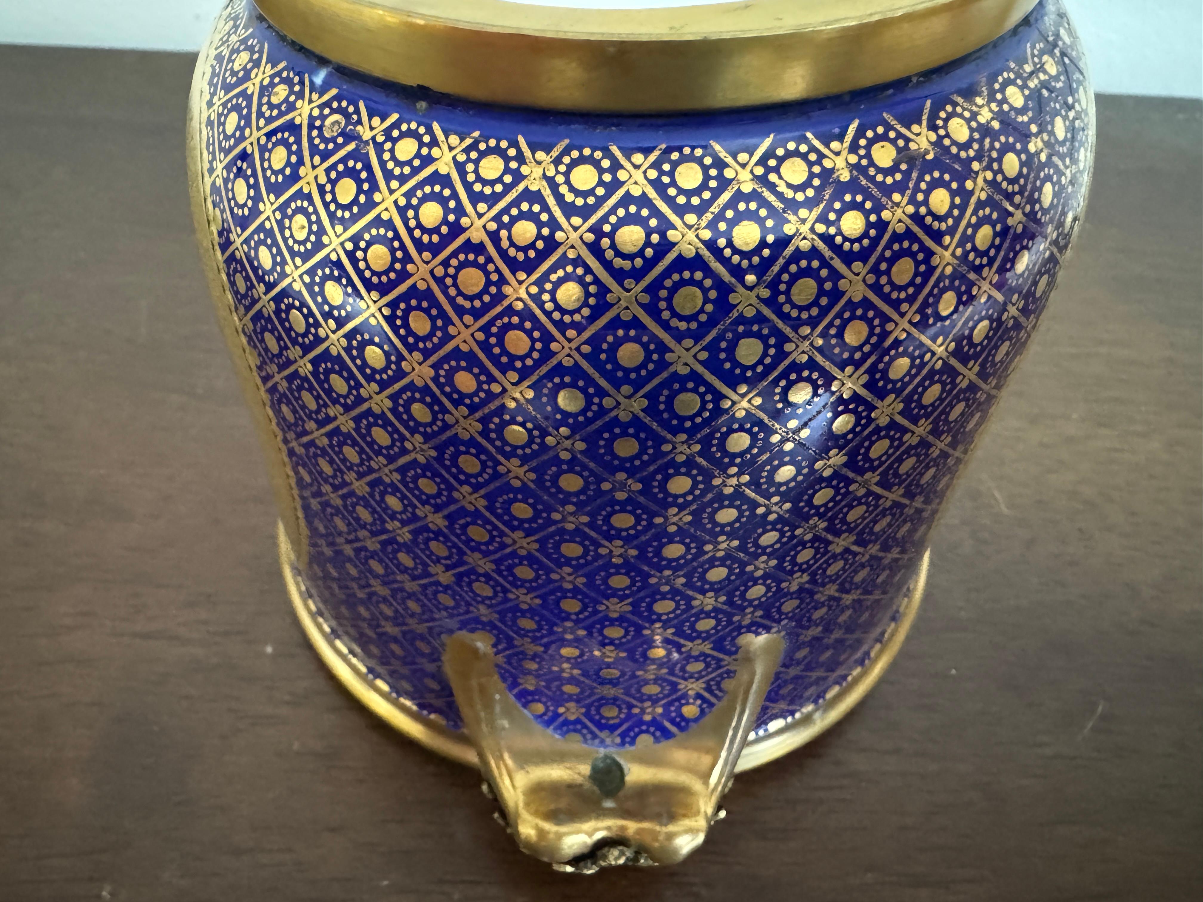 Seaux à bouteille en porcelaine de Sèvres du XVIIIe siècle en vente 10