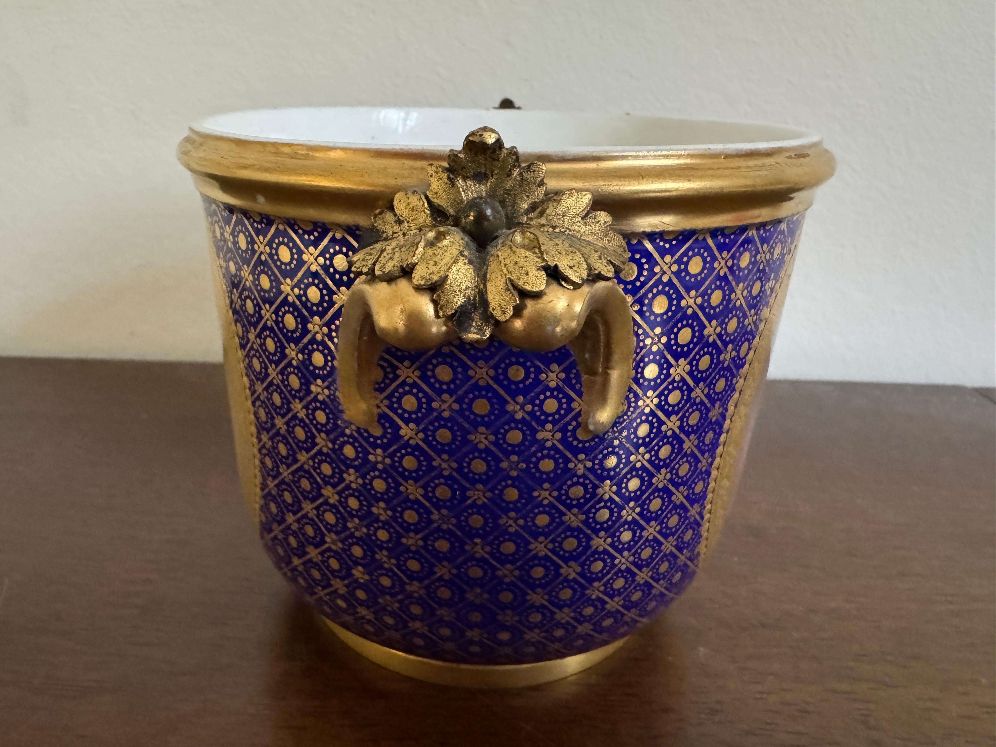 Français Seaux à bouteille en porcelaine de Sèvres du XVIIIe siècle en vente