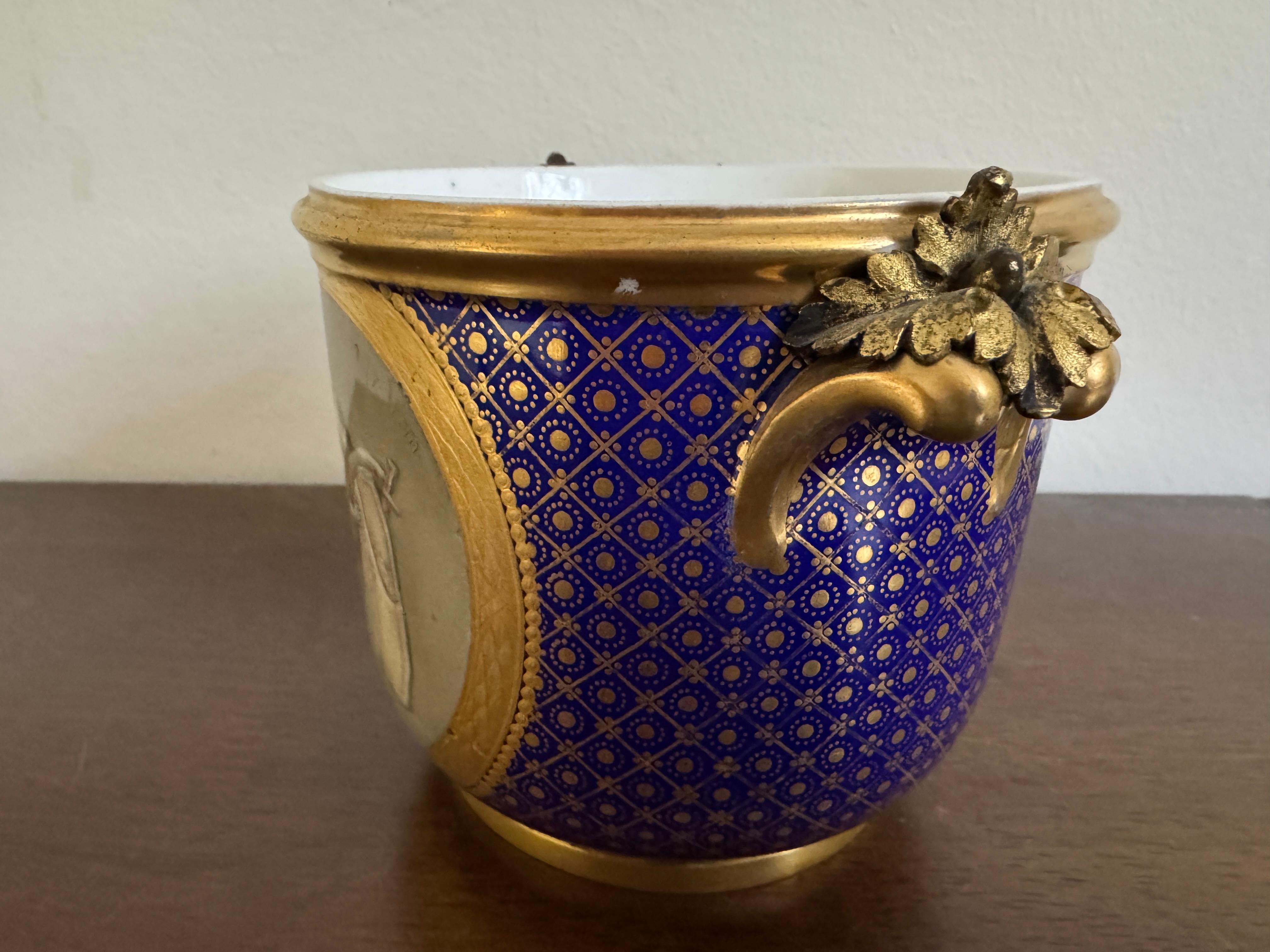 Peint à la main Seaux à bouteille en porcelaine de Sèvres du XVIIIe siècle en vente