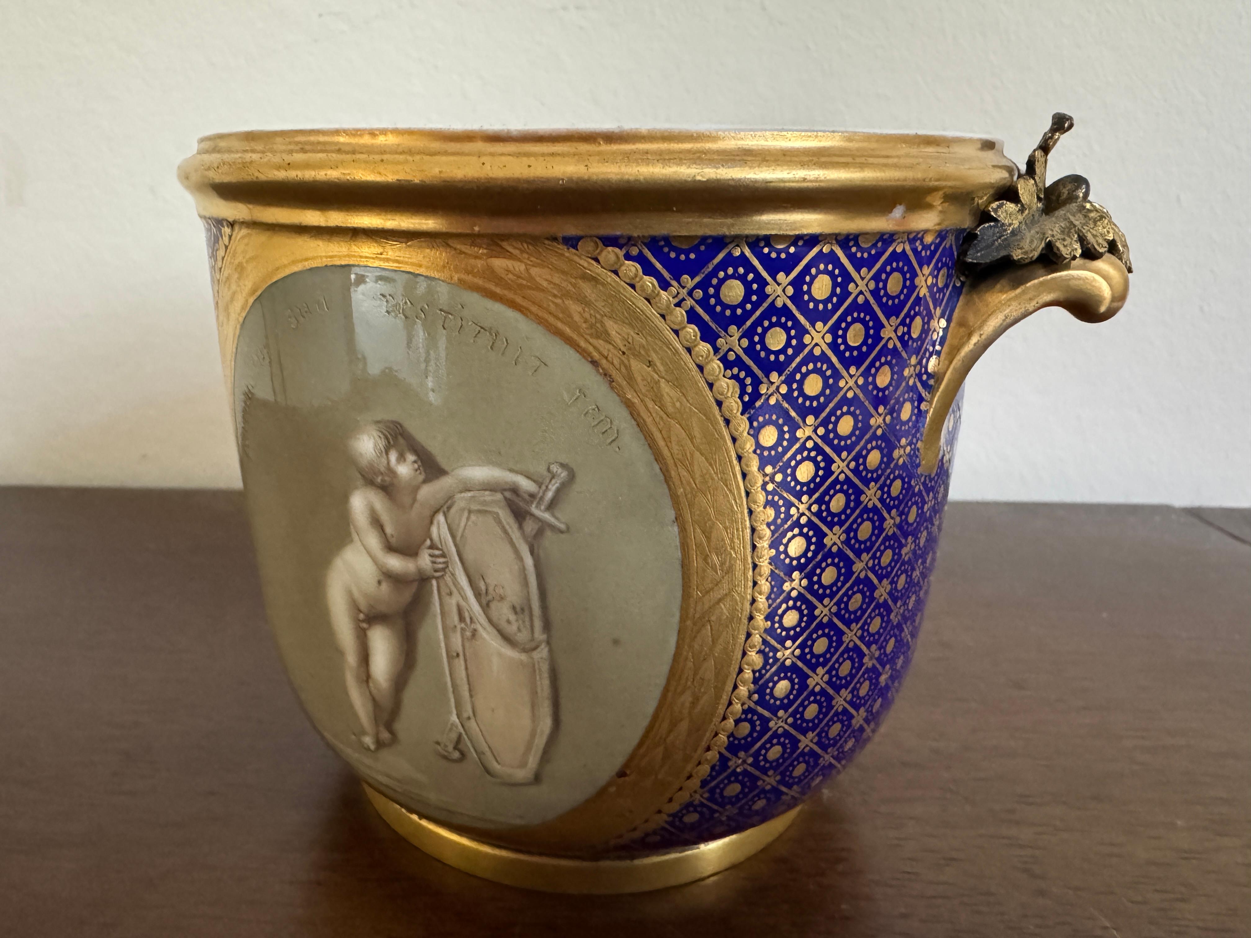 Seaux à bouteille en porcelaine de Sèvres du XVIIIe siècle Bon état - En vente à Basildon, GB