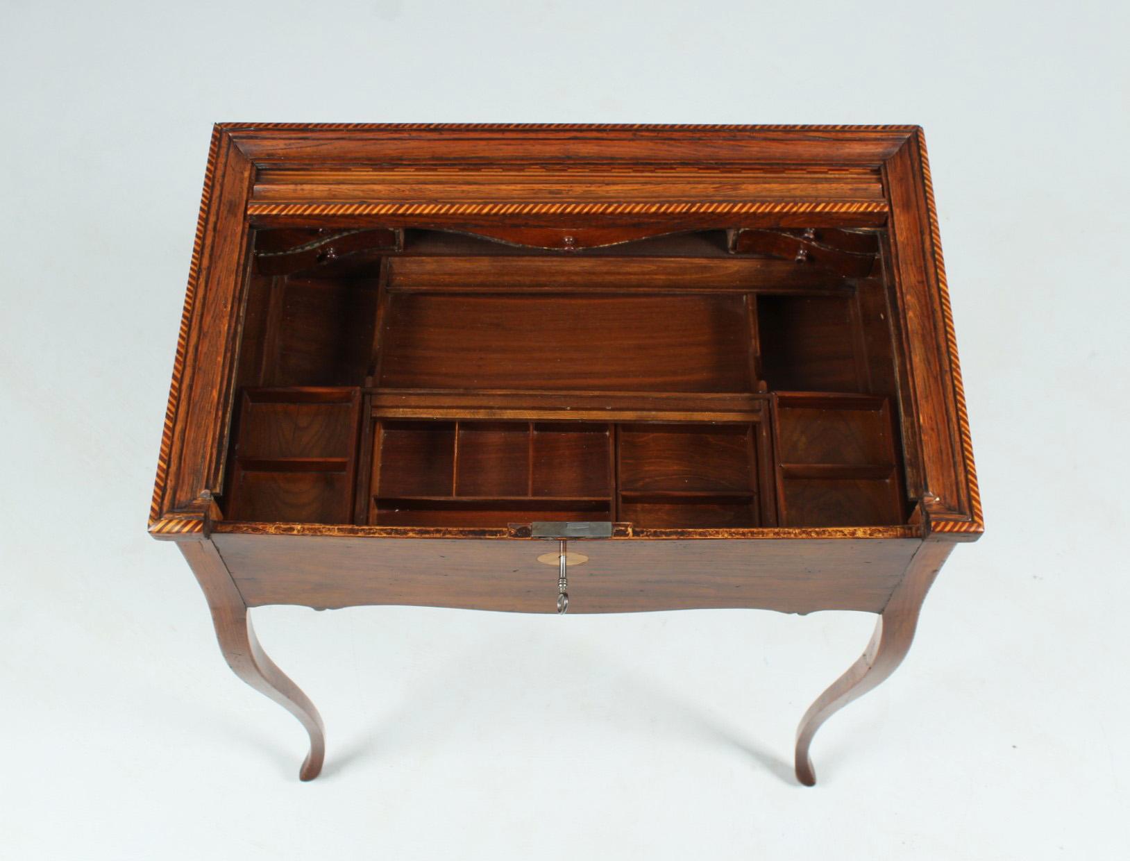 Table à couture du XVIIIe siècle, table d'appoint de 1786 Bon état - En vente à Greven, DE