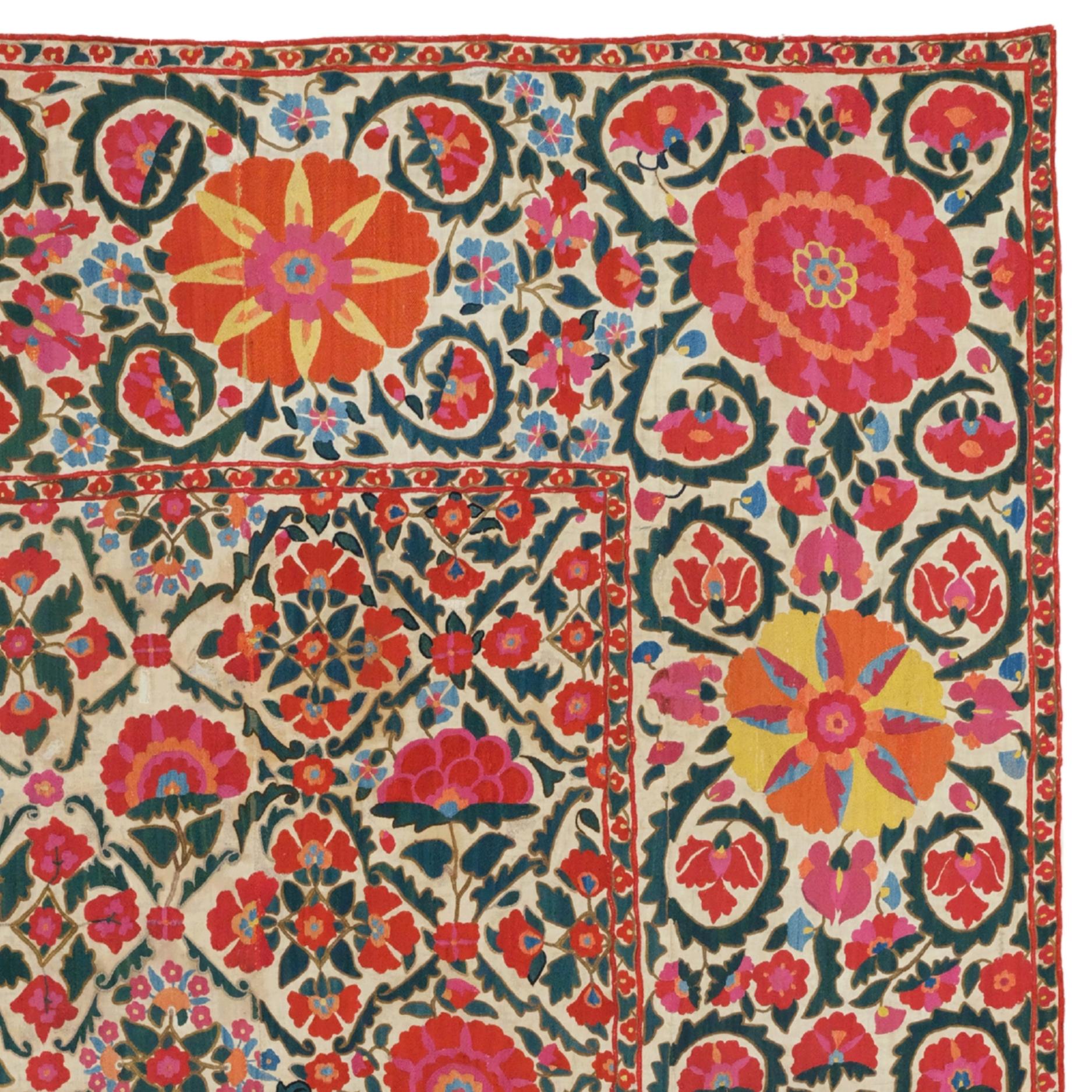 Tissé à la main Shahrisyabz Suzani du 18e siècle en vente