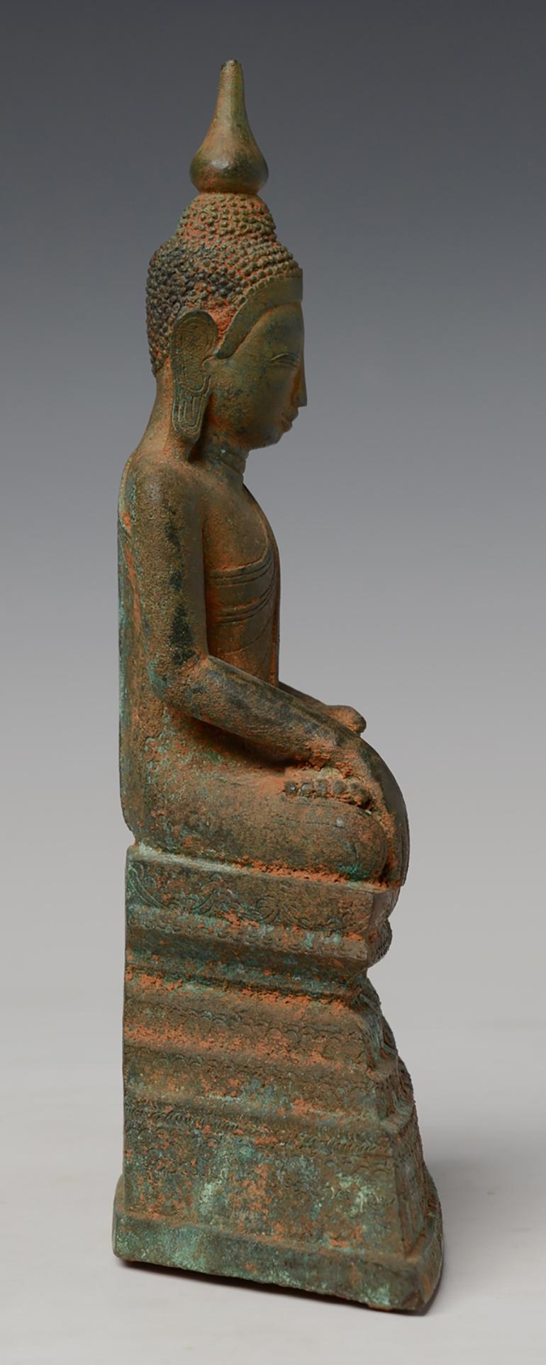 18th Century, Shan, Antique Burmese Bronze Seated Buddha For Sale 6