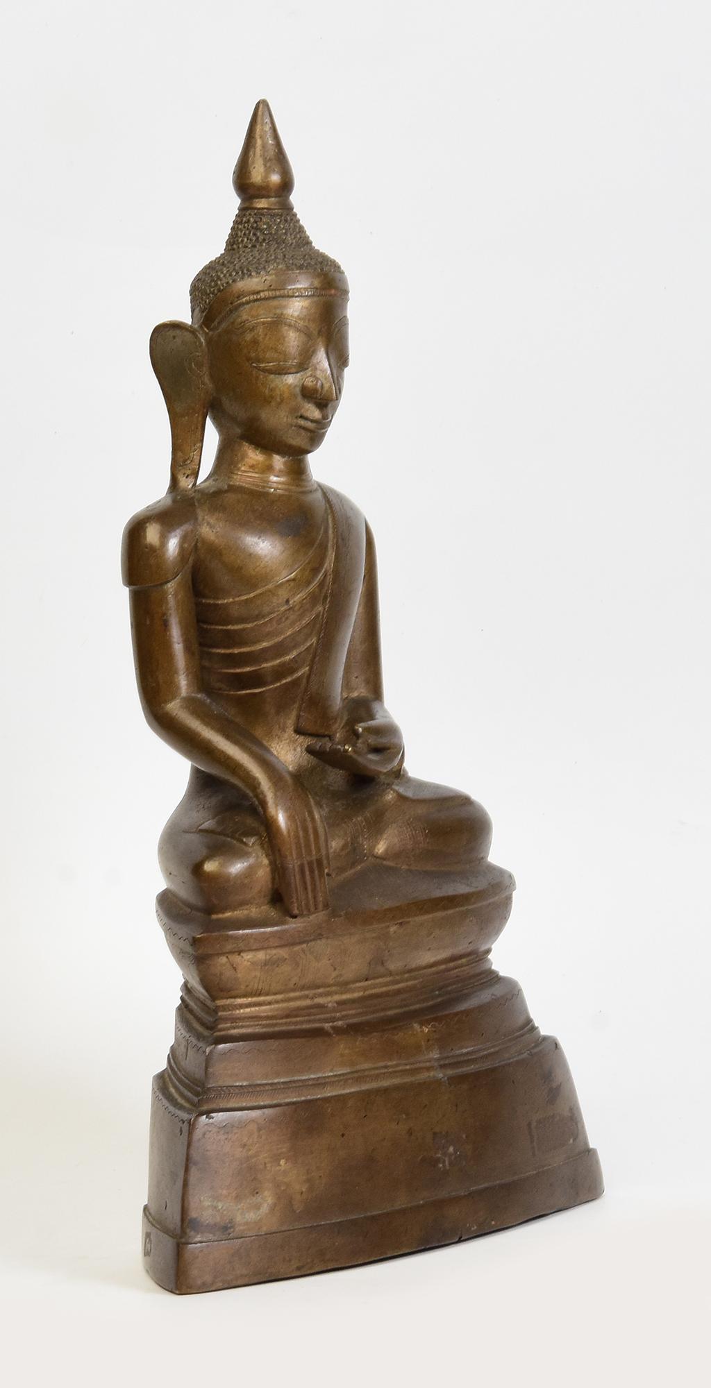 18th Century, Shan, Antique Burmese Bronze Seated Buddha For Sale 6