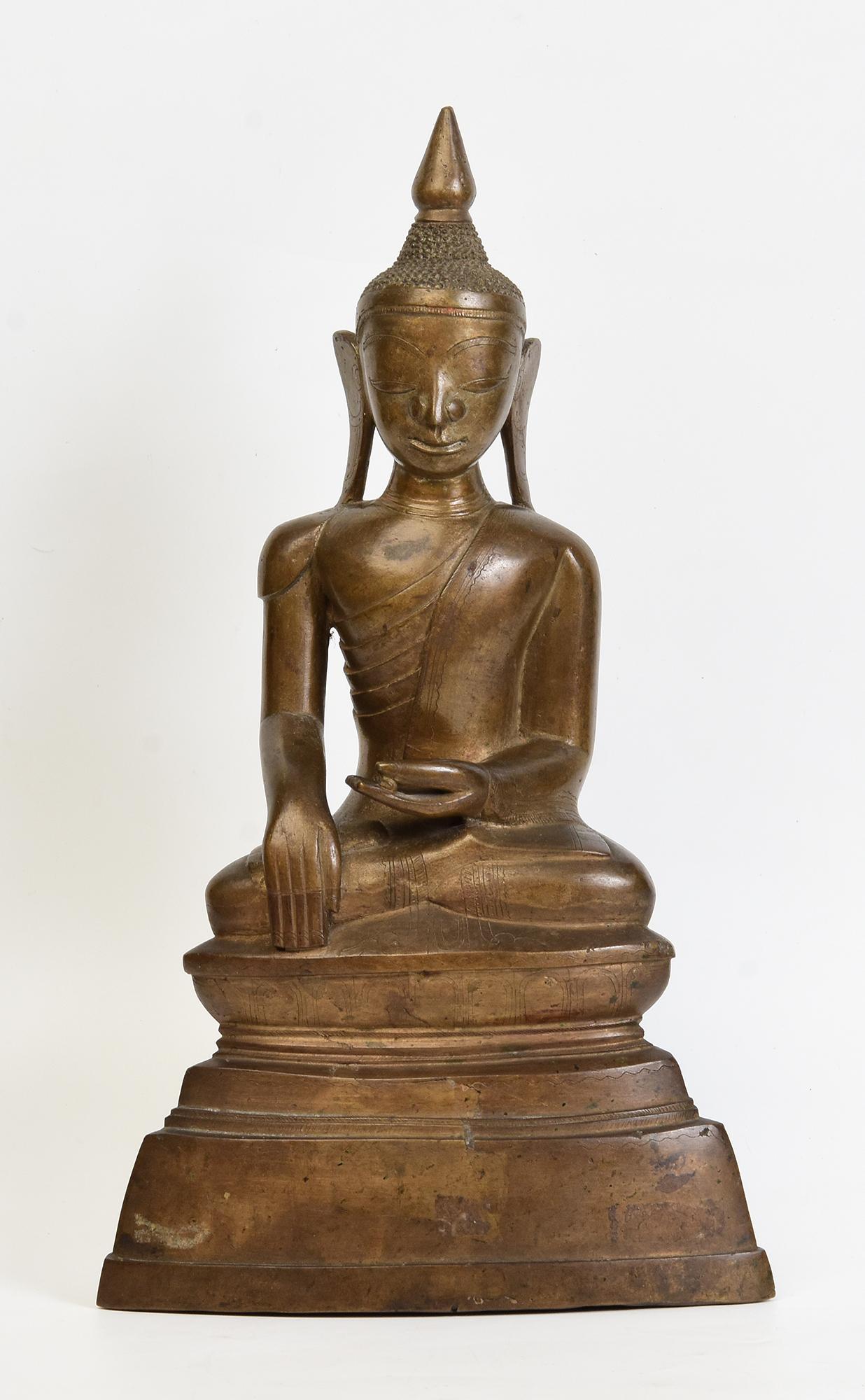 18th Century, Shan, Antique Burmese Bronze Seated Buddha For Sale 7