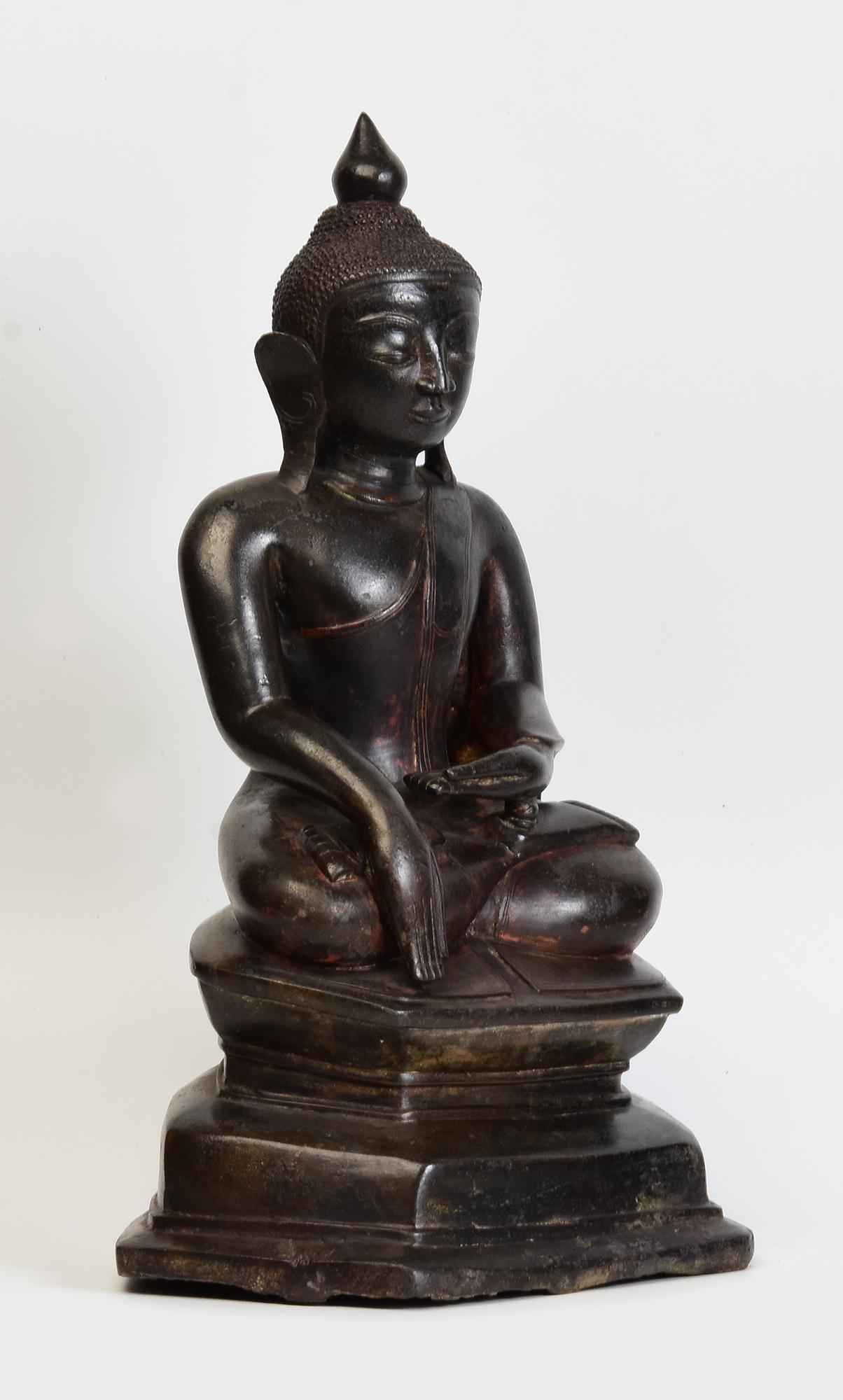 18th Century, Shan, Antique Burmese Bronze Seated Buddha For Sale 7